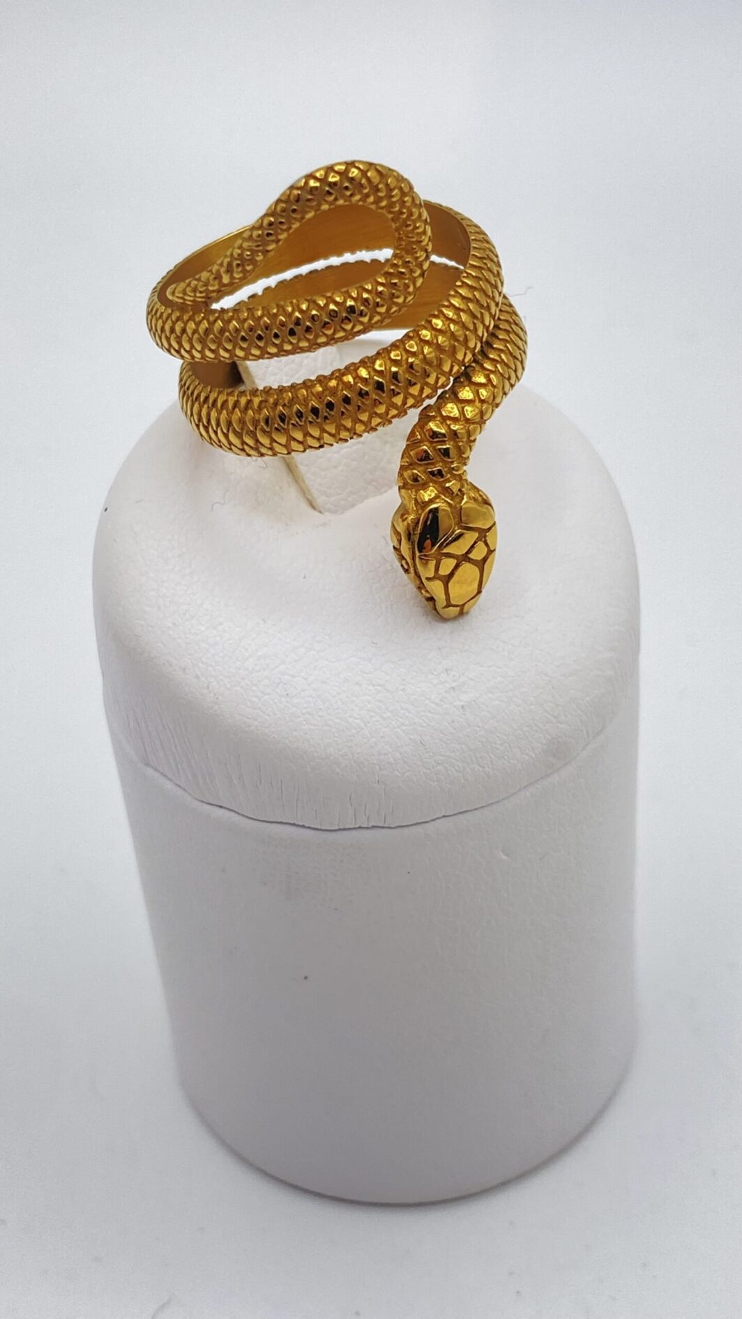 ANELLO VINTAGE IN METALLO GOLDTONE, A FORMA DI SERPENTE. - immagine 3