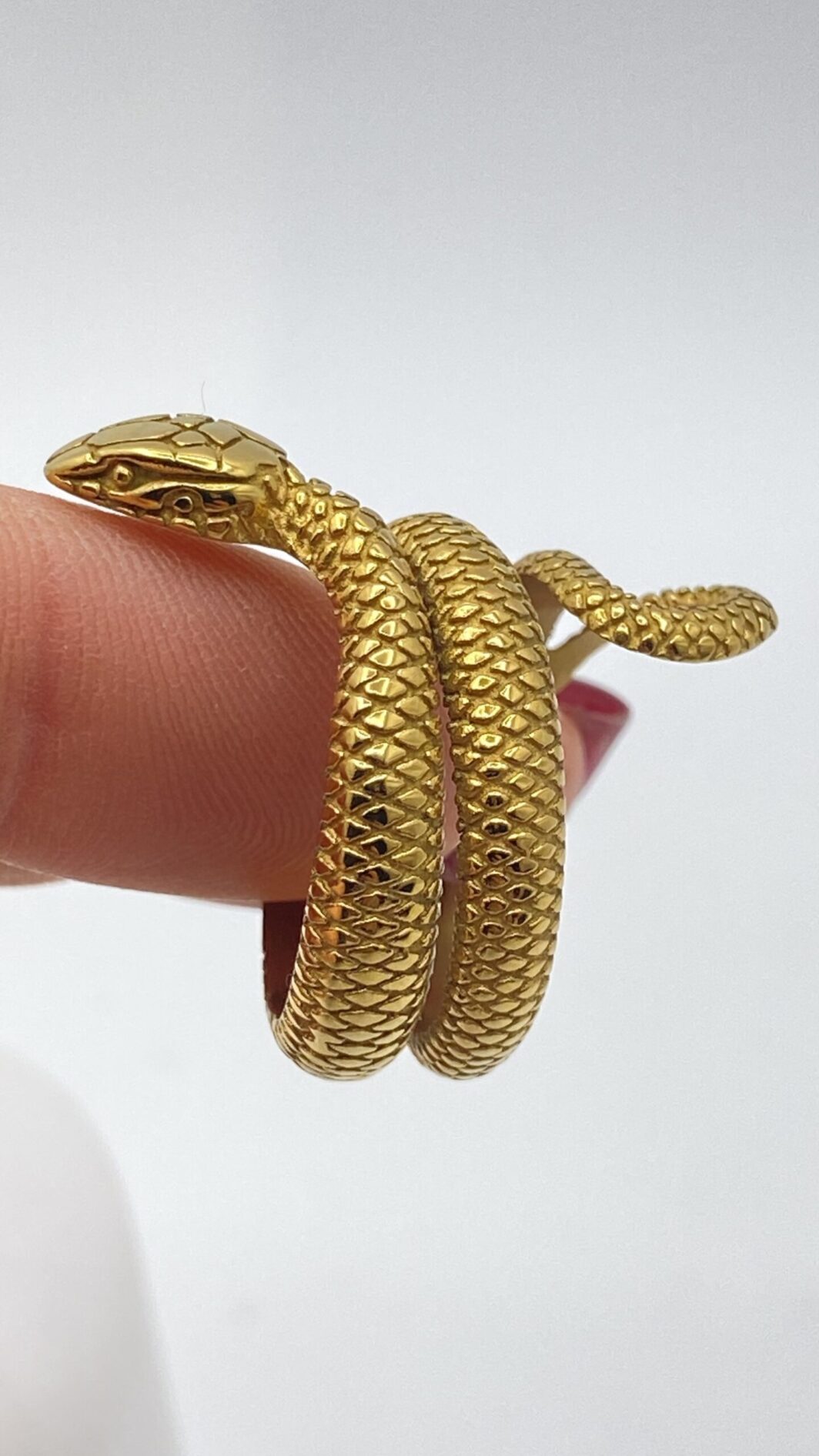 ANELLO VINTAGE IN METALLO GOLDTONE, A FORMA DI SERPENTE. - immagine 6