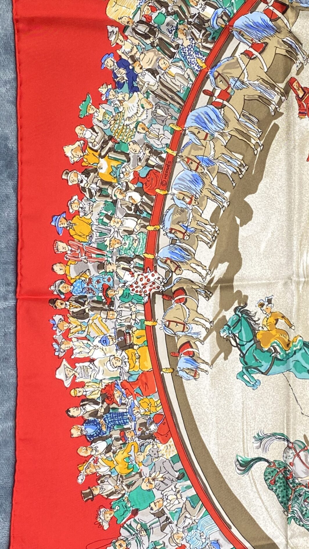 HERMÈS. CARRÉ 90 VINTAGE “CIRQUE MOLIER” BY PHILIPPE DUMAS. PARIGI, ANNI ‘80. CON SCATOLA ORIGINALE. - immagine 9