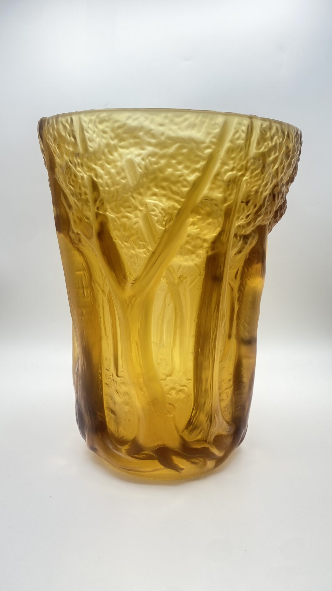 “LALIQUE FRANCE”. STRAORDINARIO VASO VINTAGE IN CRISTALLO COLOR AMBRA, CON RAFFIGURAZIONE IN RILIEVO DI UN BOSCO. - immagine 2