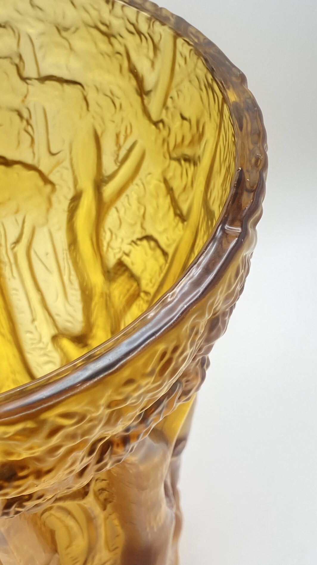 “LALIQUE FRANCE”. STRAORDINARIO VASO VINTAGE IN CRISTALLO COLOR AMBRA, CON RAFFIGURAZIONE IN RILIEVO DI UN BOSCO. - immagine 28