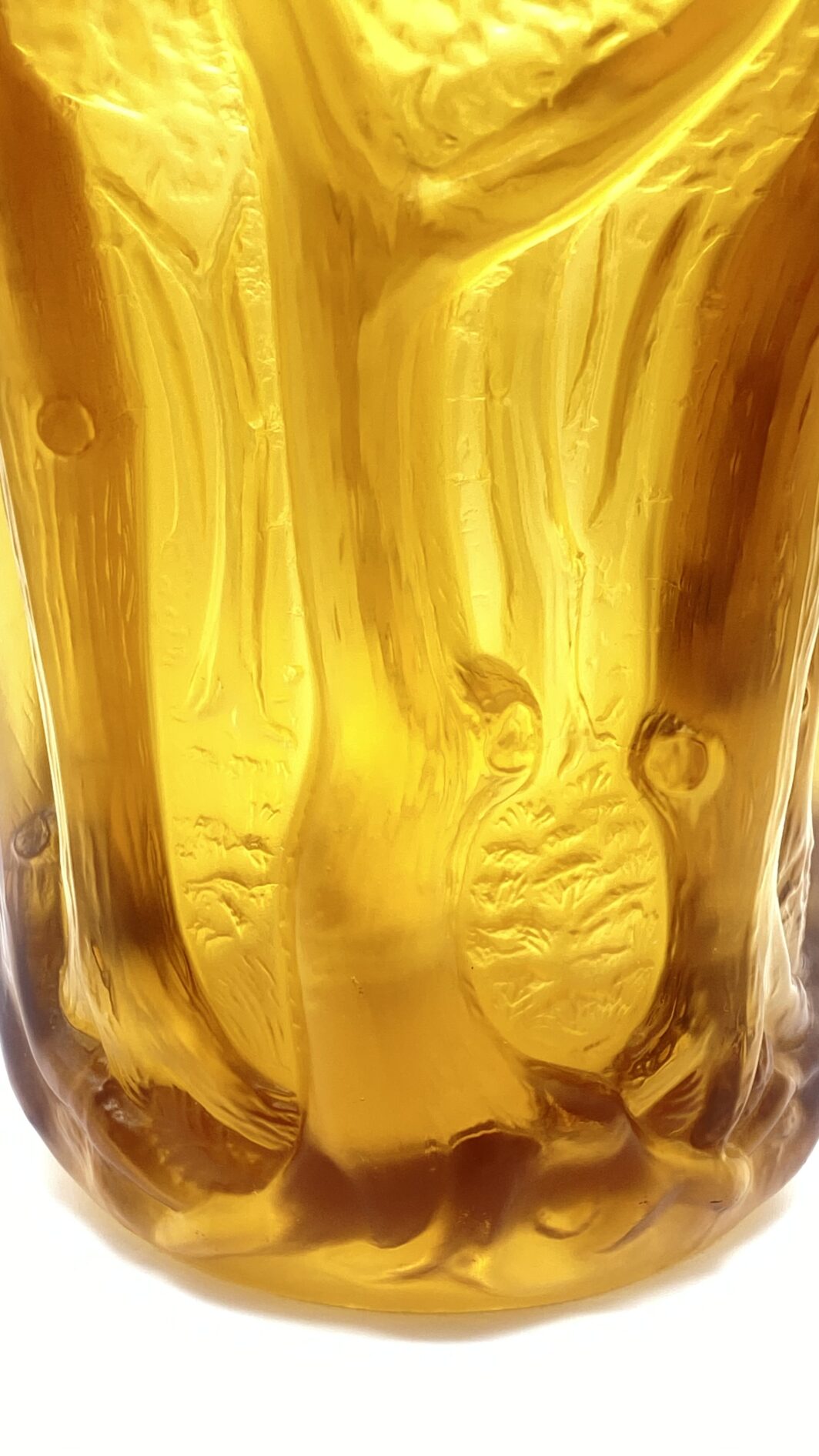 “LALIQUE FRANCE”. STRAORDINARIO VASO VINTAGE IN CRISTALLO COLOR AMBRA, CON RAFFIGURAZIONE IN RILIEVO DI UN BOSCO. - immagine 26