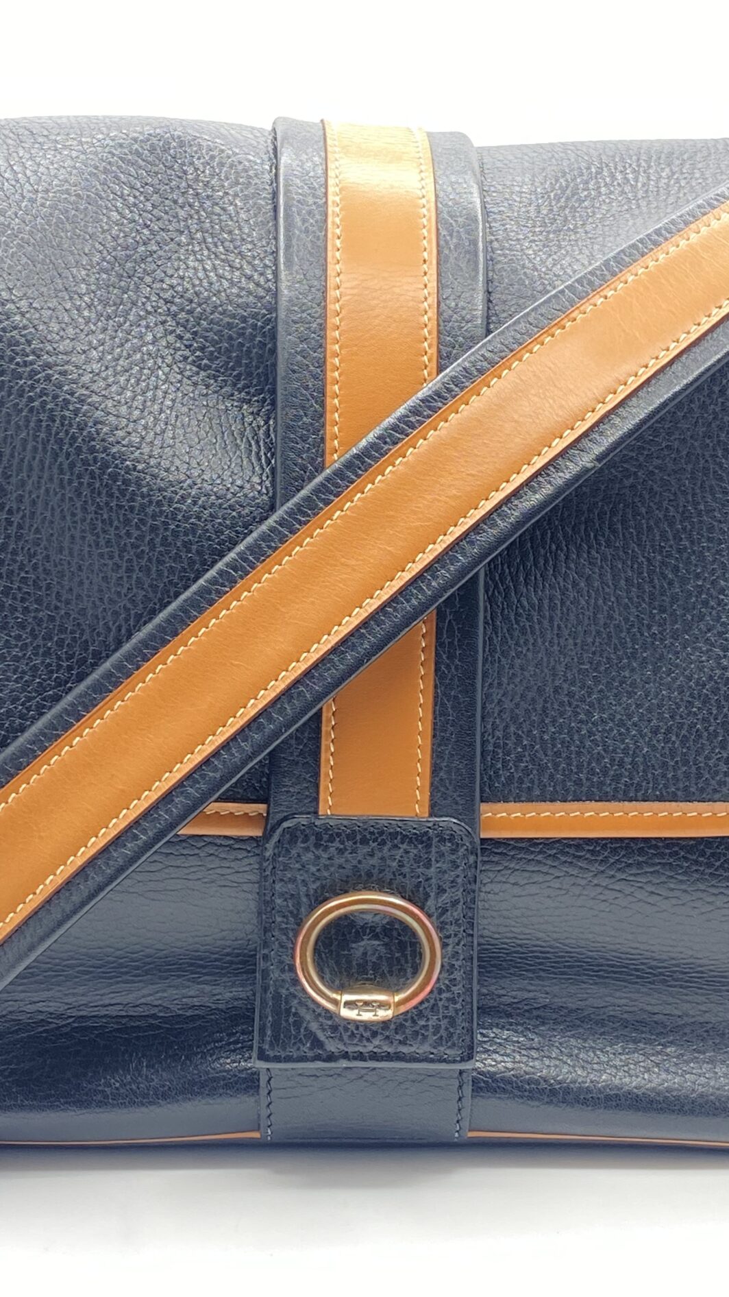 HERMÈS VINTAGE. BORSA “NOUMEA” BLU NAVY E NOCCIOLA. FRANCIA, 1985. - immagine 4