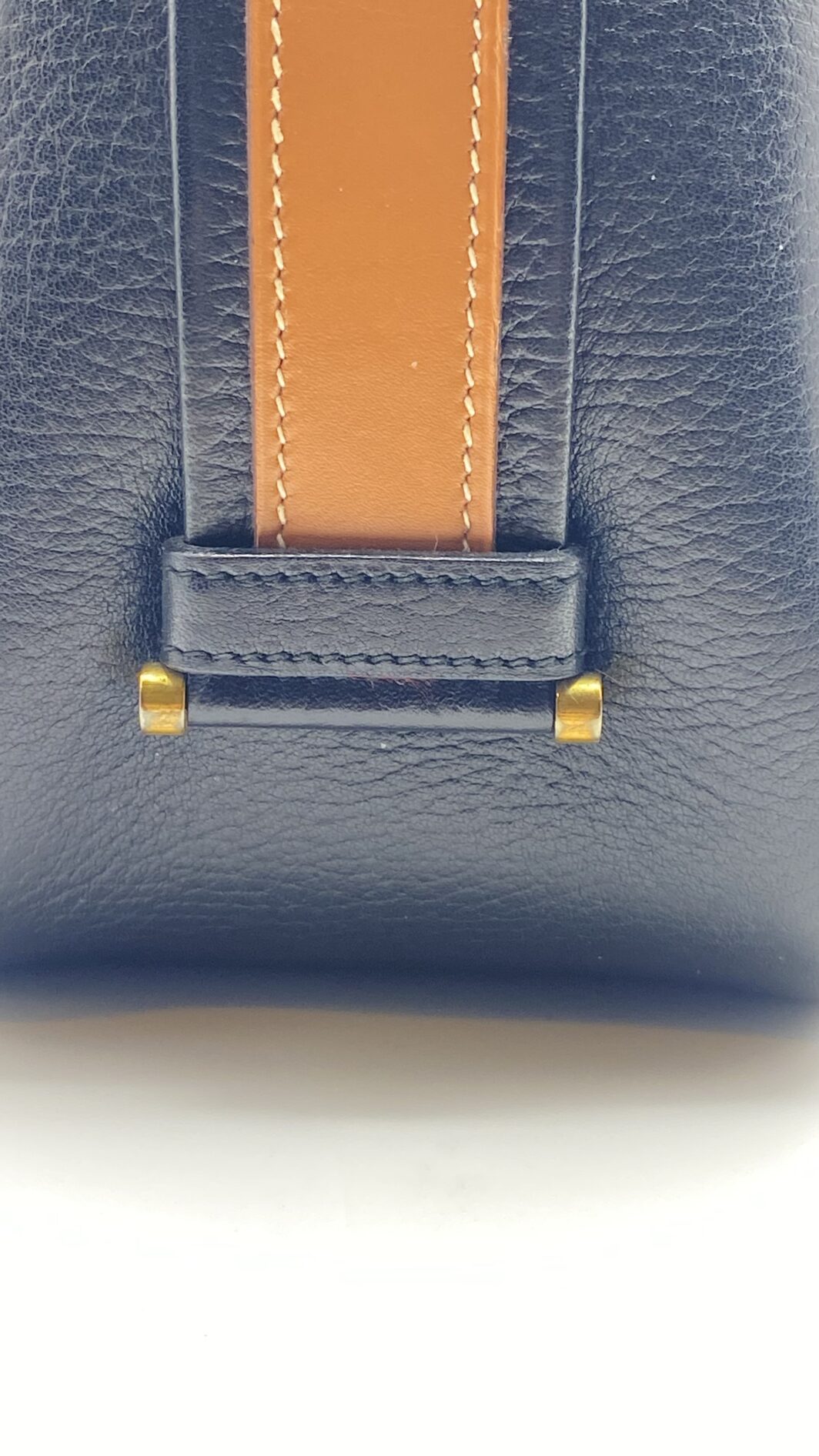 HERMÈS VINTAGE. BORSA “NOUMEA” BLU NAVY E NOCCIOLA. FRANCIA, 1985. - immagine 8