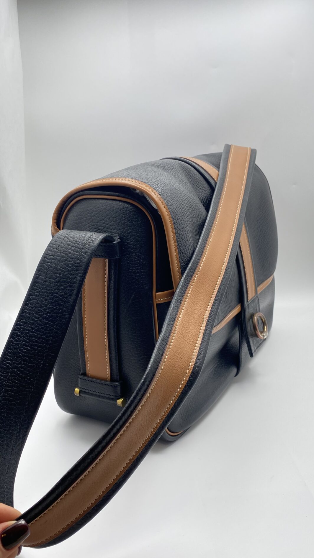 HERMÈS VINTAGE. BORSA “NOUMEA” BLU NAVY E NOCCIOLA. FRANCIA, 1985. - immagine 13