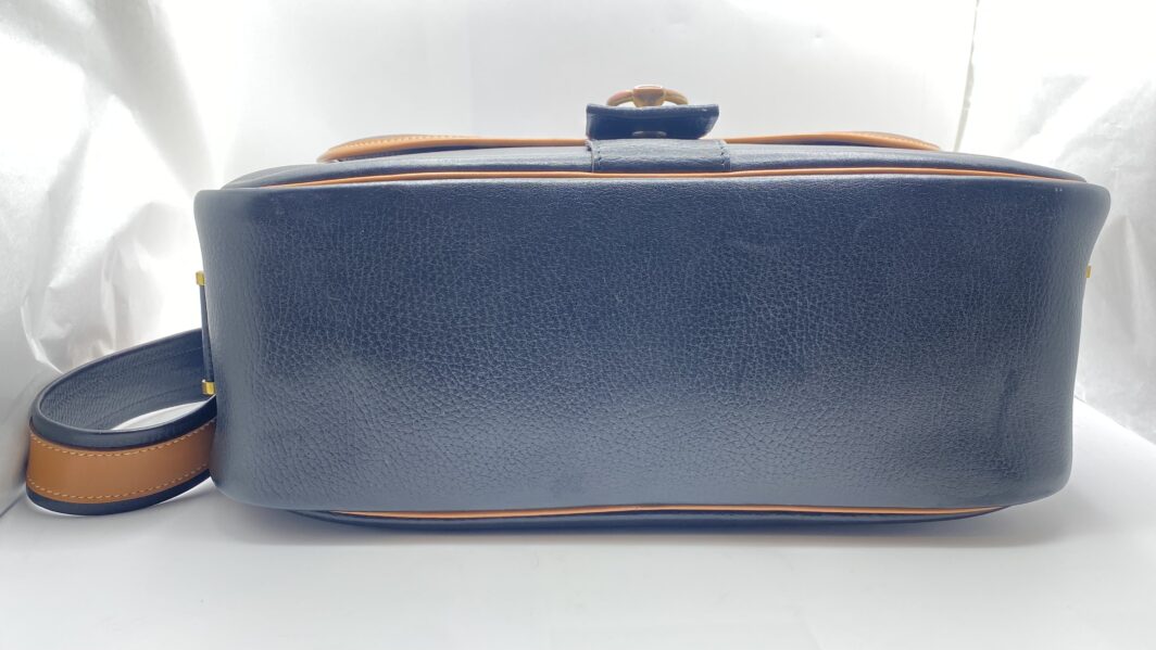 HERMÈS VINTAGE. BORSA “NOUMEA” BLU NAVY E NOCCIOLA. FRANCIA, 1985. - immagine 14