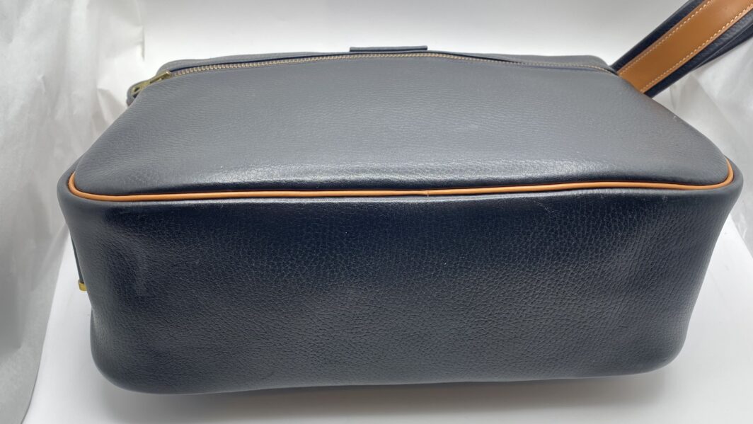 HERMÈS VINTAGE. BORSA “NOUMEA” BLU NAVY E NOCCIOLA. FRANCIA, 1985. - immagine 19