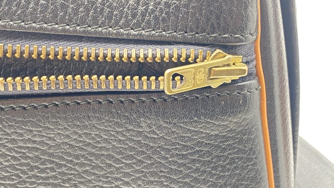 HERMÈS VINTAGE. BORSA “NOUMEA” BLU NAVY E NOCCIOLA. FRANCIA, 1985. - immagine 21