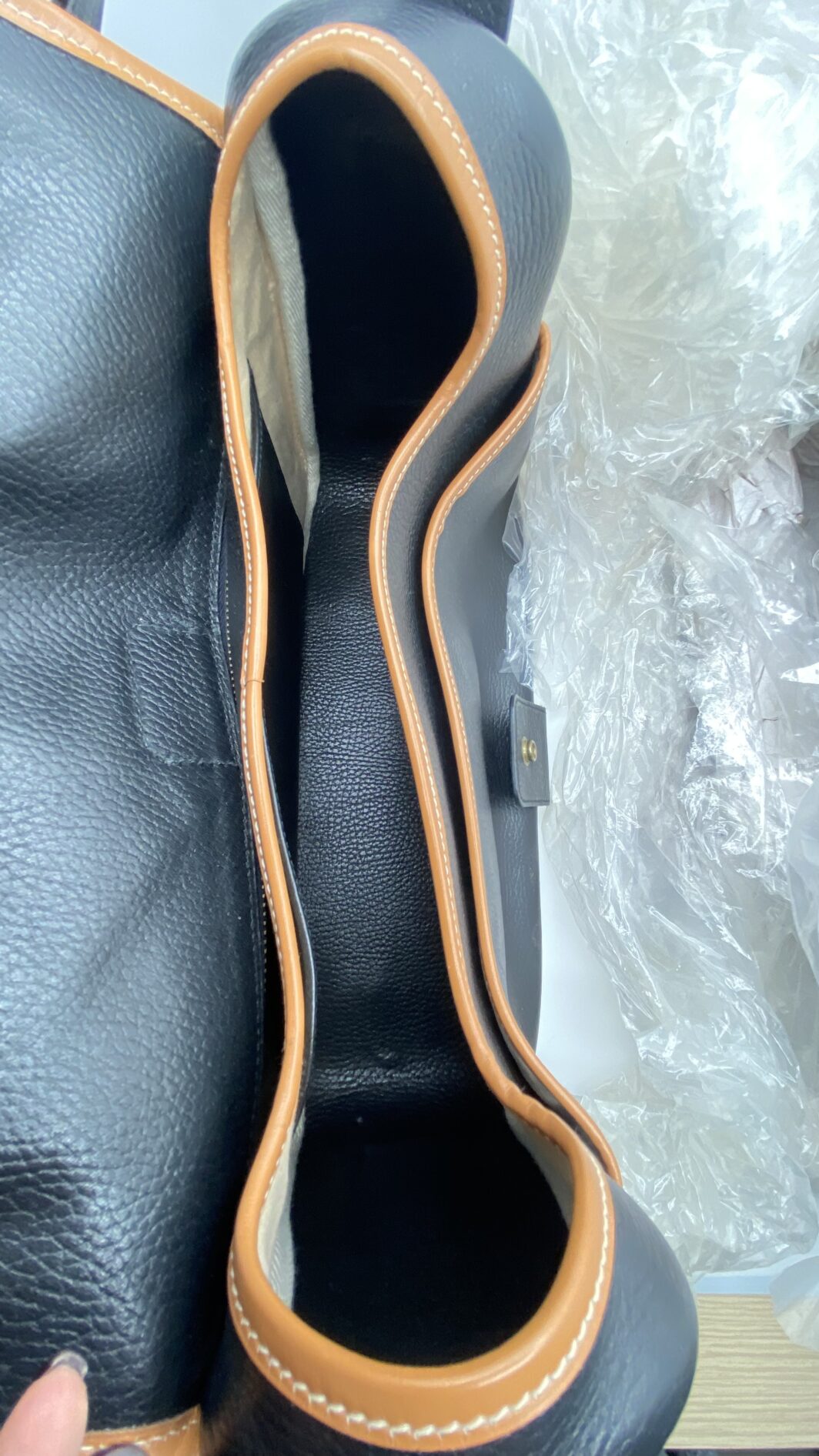 HERMÈS VINTAGE. BORSA “NOUMEA” BLU NAVY E NOCCIOLA. FRANCIA, 1985. - immagine 32