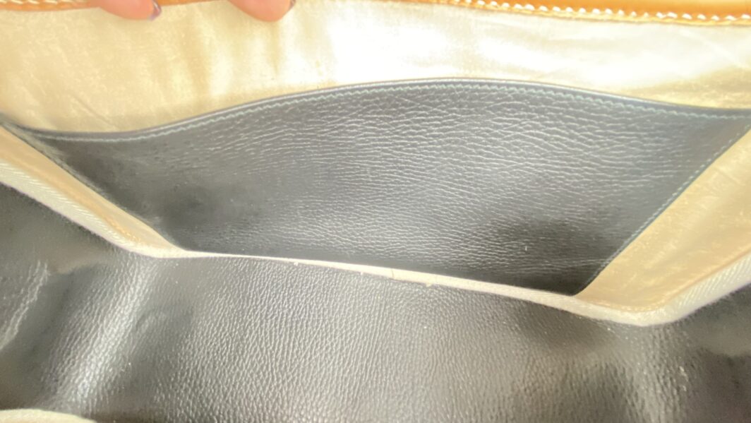 HERMÈS VINTAGE. BORSA “NOUMEA” BLU NAVY E NOCCIOLA. FRANCIA, 1985. - immagine 26