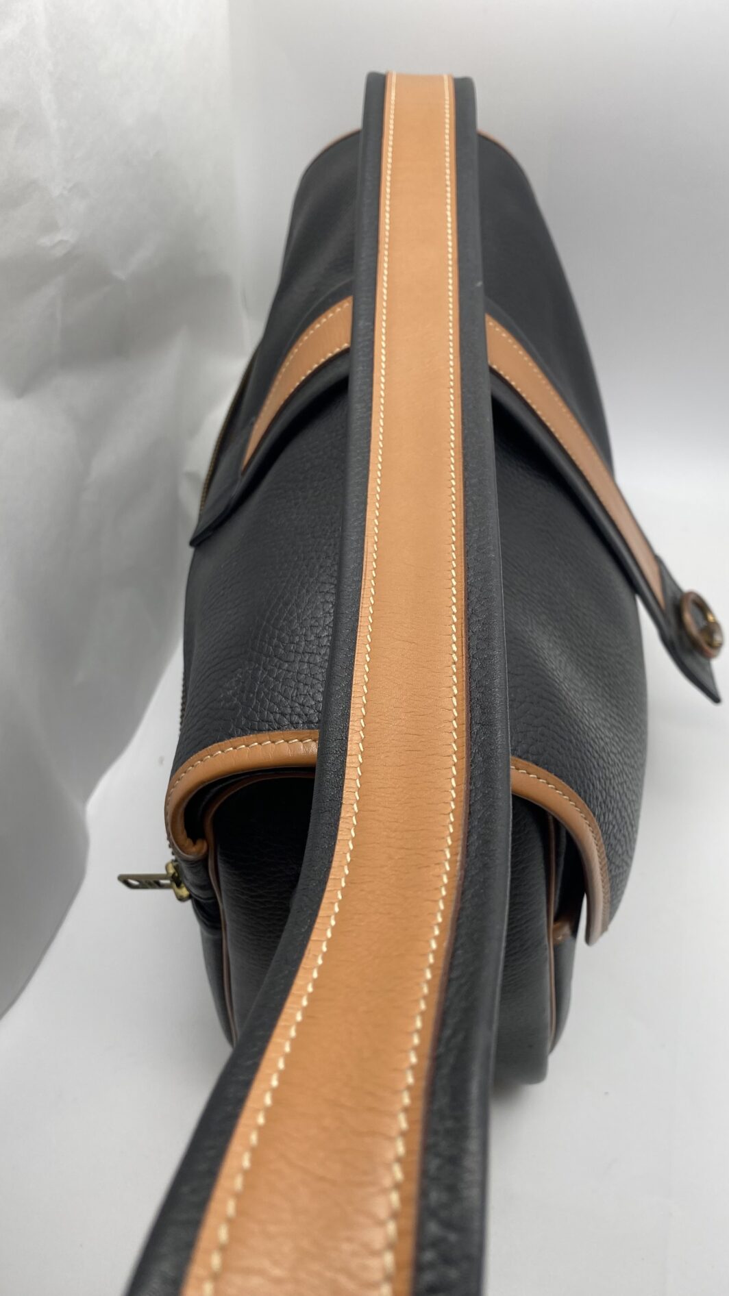 HERMÈS VINTAGE. BORSA “NOUMEA” BLU NAVY E NOCCIOLA. FRANCIA, 1985. - immagine 31