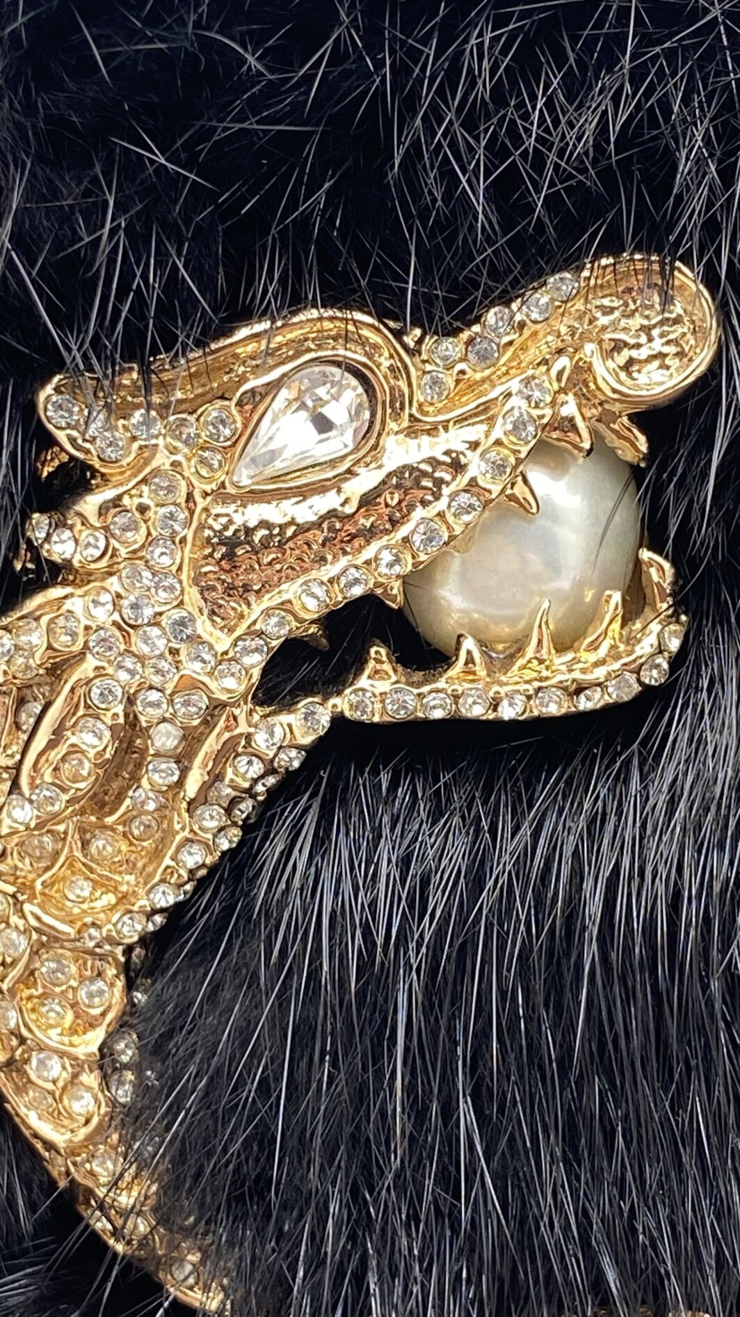 GUCCI VINTAGE F&F 2004 RUNWAY PELLICCIA DI VISONE, CON CHIUSURA GIOIELLO CON DRAGHI, CRISTALLI, PERLE NERO CLUTCH. - immagine 24