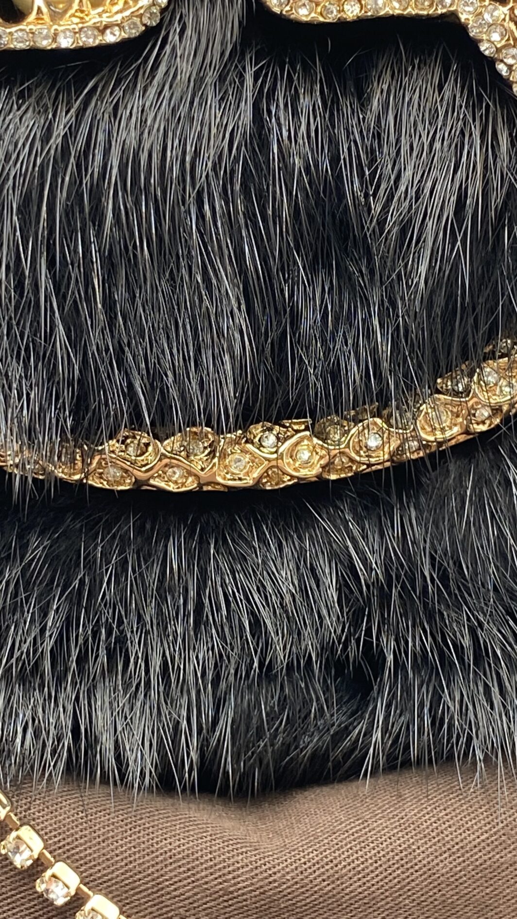 GUCCI VINTAGE F&F 2004 RUNWAY PELLICCIA DI VISONE, CON CHIUSURA GIOIELLO CON DRAGHI, CRISTALLI, PERLE NERO CLUTCH. - immagine 26