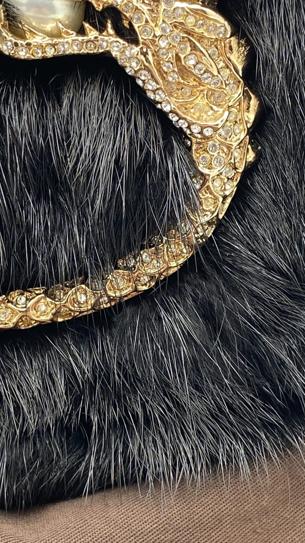 GUCCI VINTAGE F&F 2004 RUNWAY PELLICCIA DI VISONE, CON CHIUSURA GIOIELLO CON DRAGHI, CRISTALLI, PERLE NERO CLUTCH. - immagine 21