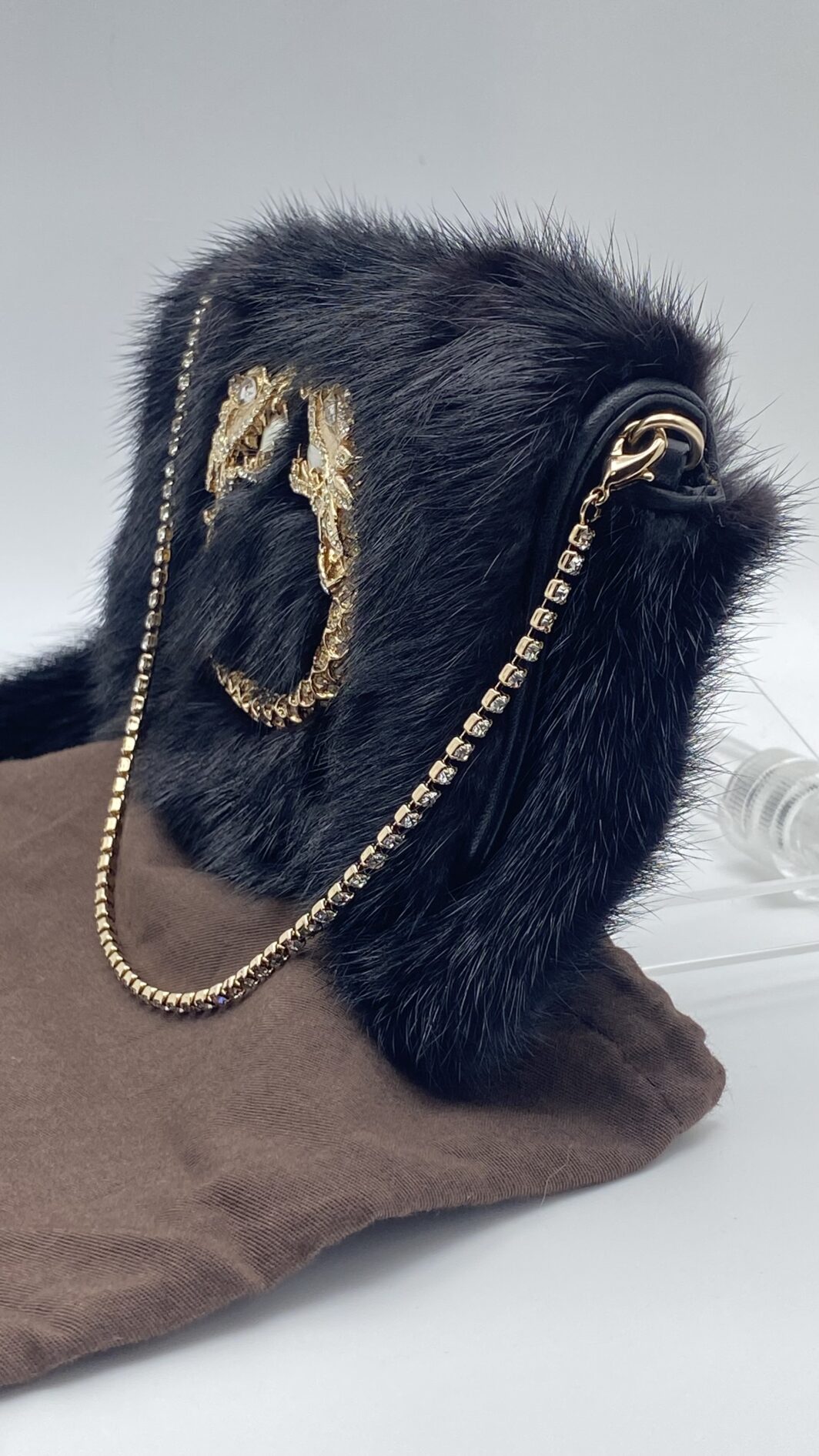 GUCCI VINTAGE F&F 2004 RUNWAY PELLICCIA DI VISONE, CON CHIUSURA GIOIELLO CON DRAGHI, CRISTALLI, PERLE NERO CLUTCH. - immagine 19