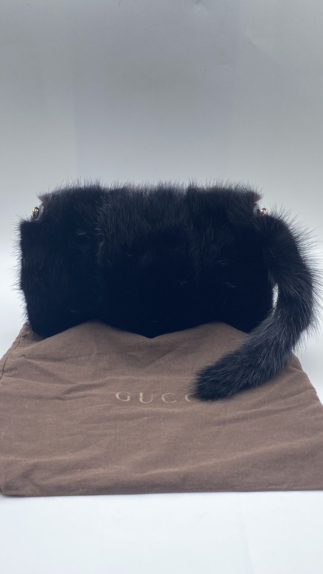 GUCCI VINTAGE F&F 2004 RUNWAY PELLICCIA DI VISONE, CON CHIUSURA GIOIELLO CON DRAGHI, CRISTALLI, PERLE NERO CLUTCH. - immagine 16