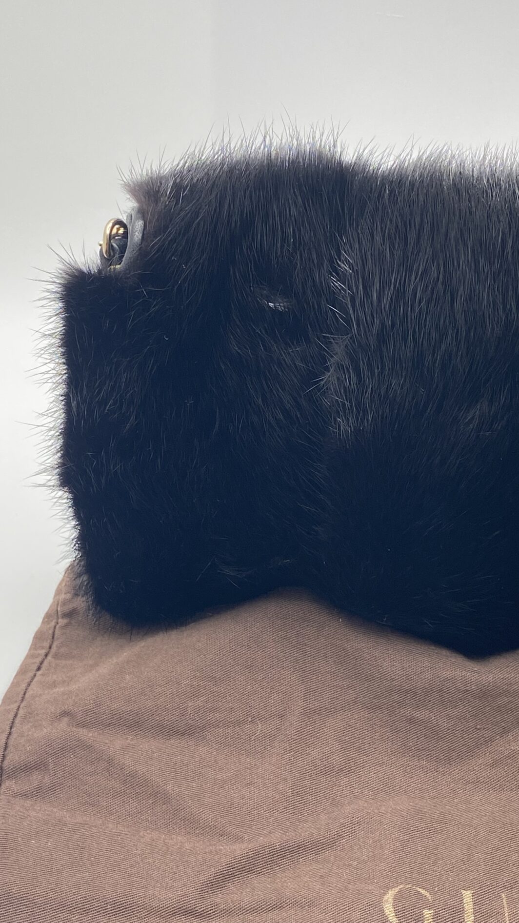 GUCCI VINTAGE F&F 2004 RUNWAY PELLICCIA DI VISONE, CON CHIUSURA GIOIELLO CON DRAGHI, CRISTALLI, PERLE NERO CLUTCH. - immagine 13