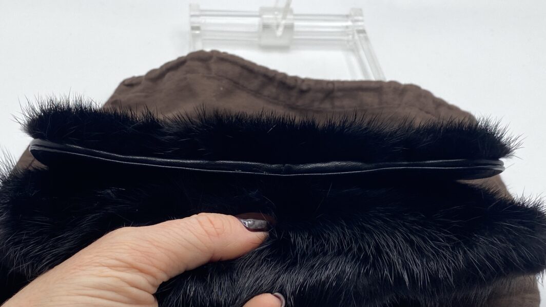 GUCCI VINTAGE F&F 2004 RUNWAY PELLICCIA DI VISONE, CON CHIUSURA GIOIELLO CON DRAGHI, CRISTALLI, PERLE NERO CLUTCH. - immagine 12