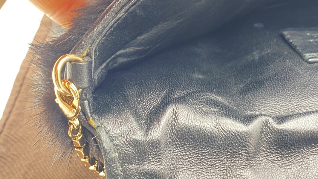 GUCCI VINTAGE F&F 2004 RUNWAY PELLICCIA DI VISONE, CON CHIUSURA GIOIELLO CON DRAGHI, CRISTALLI, PERLE NERO CLUTCH. - immagine 6