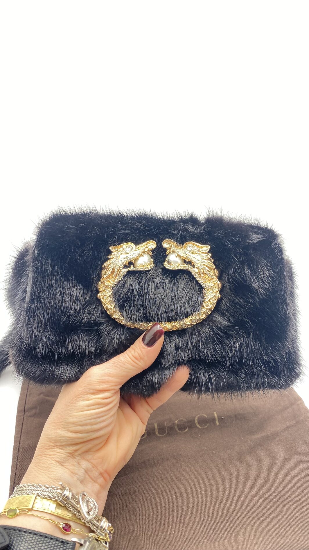 GUCCI VINTAGE F&F 2004 RUNWAY PELLICCIA DI VISONE, CON CHIUSURA GIOIELLO CON DRAGHI, CRISTALLI, PERLE NERO CLUTCH. - immagine 2