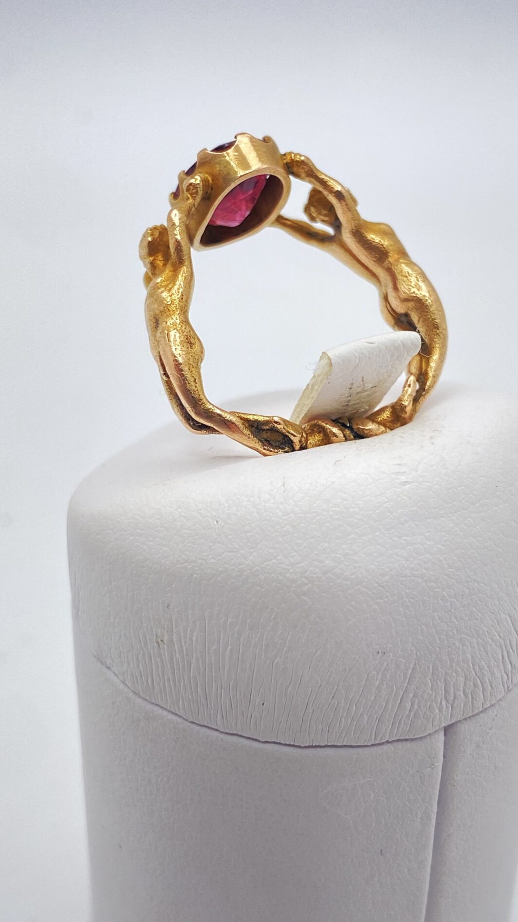 MERAVIGLIOSO ANELLO DI FIDANZAMENTO VITTORIANO, CON TORMALINA DI TRE CARATI, IN ORO 9 CT. U.K. XIX sec. - immagine 5