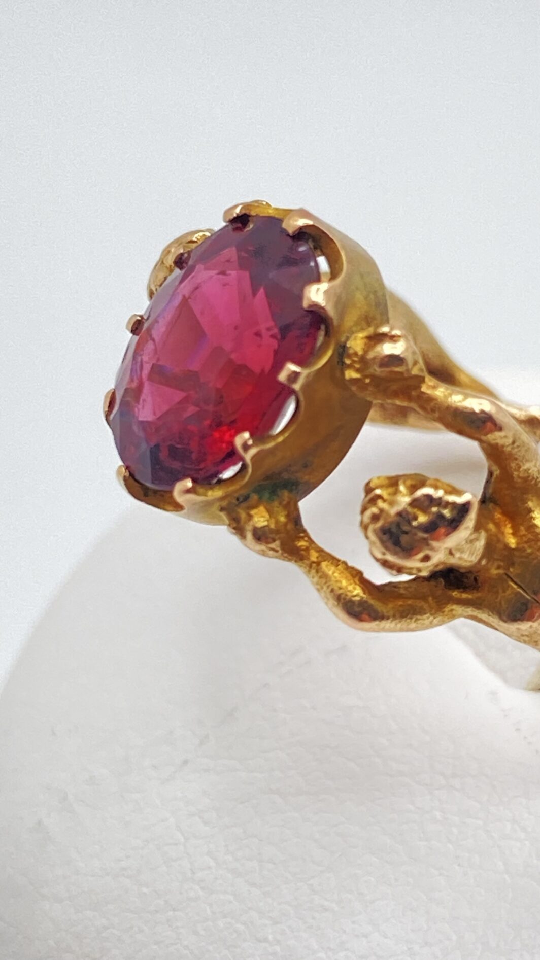 MERAVIGLIOSO ANELLO DI FIDANZAMENTO VITTORIANO, CON TORMALINA DI TRE CARATI, IN ORO 9 CT. U.K. XIX sec. - immagine 9