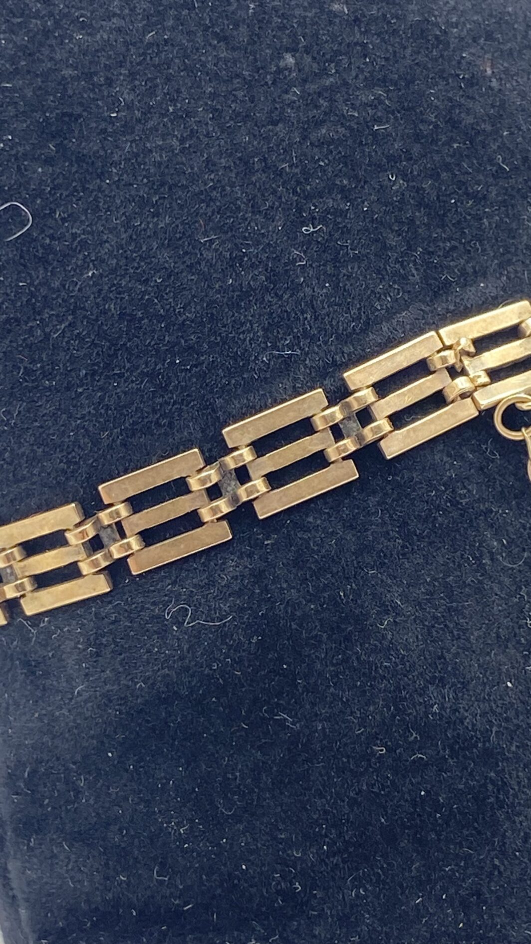 RAFFINATO E RARO BRACCIALE DI FIDANZAMENTO CON LUCCHETTO A CUORE, IN ORO 9CT, DATATO LONDRA 1951. - immagine 7