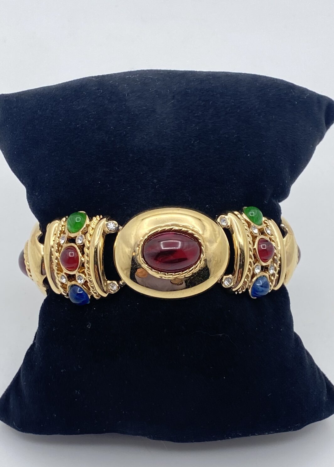 BELLISSIMO BRACCIALE VINTAGE FIRMATO “CASCIO BIJOUX” IN METALLO GOLDTONE, STILE BULGARI-LIKE, CON CRISTALLI DIAMOND-LIKE E PASTE DI VETRO POLICROME.