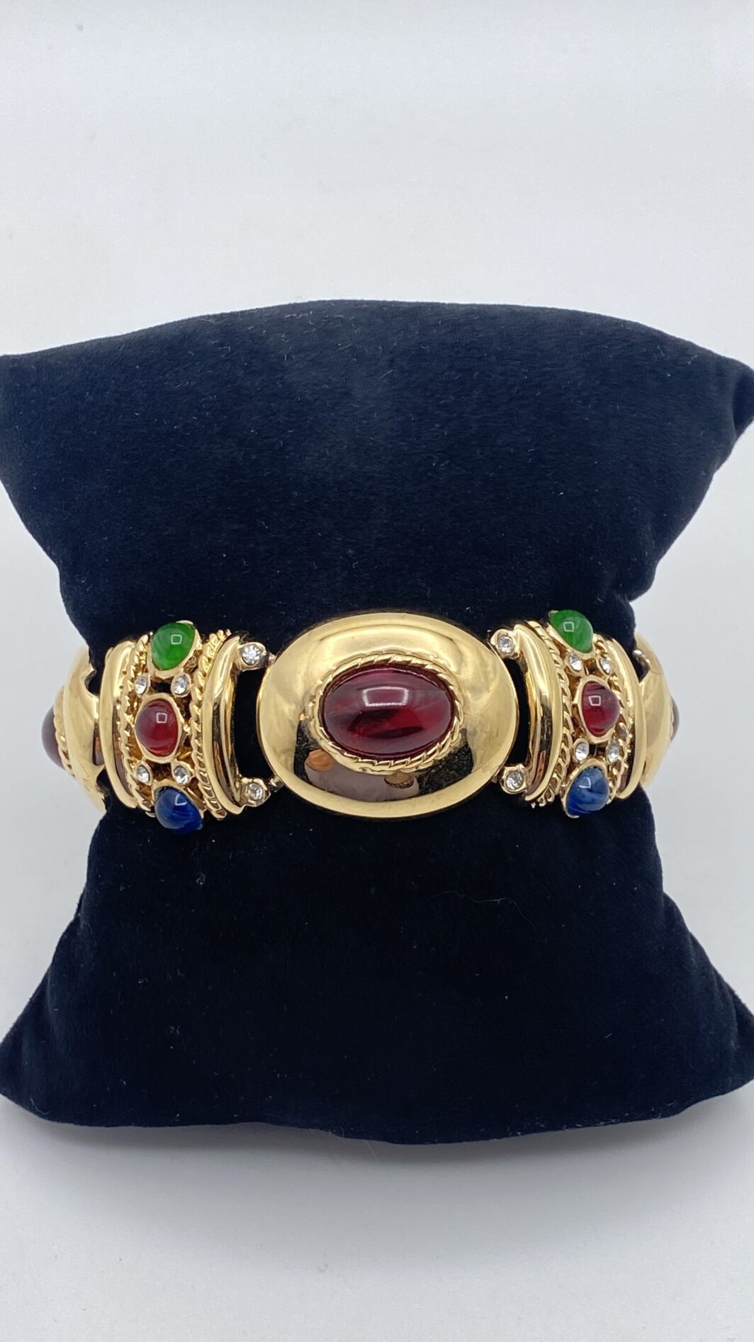 BELLISSIMO BRACCIALE VINTAGE FIRMATO “CASCIO BIJOUX” IN METALLO GOLDTONE, STILE BULGARI-LIKE, CON CRISTALLI DIAMOND-LIKE E PASTE DI VETRO POLICROME.