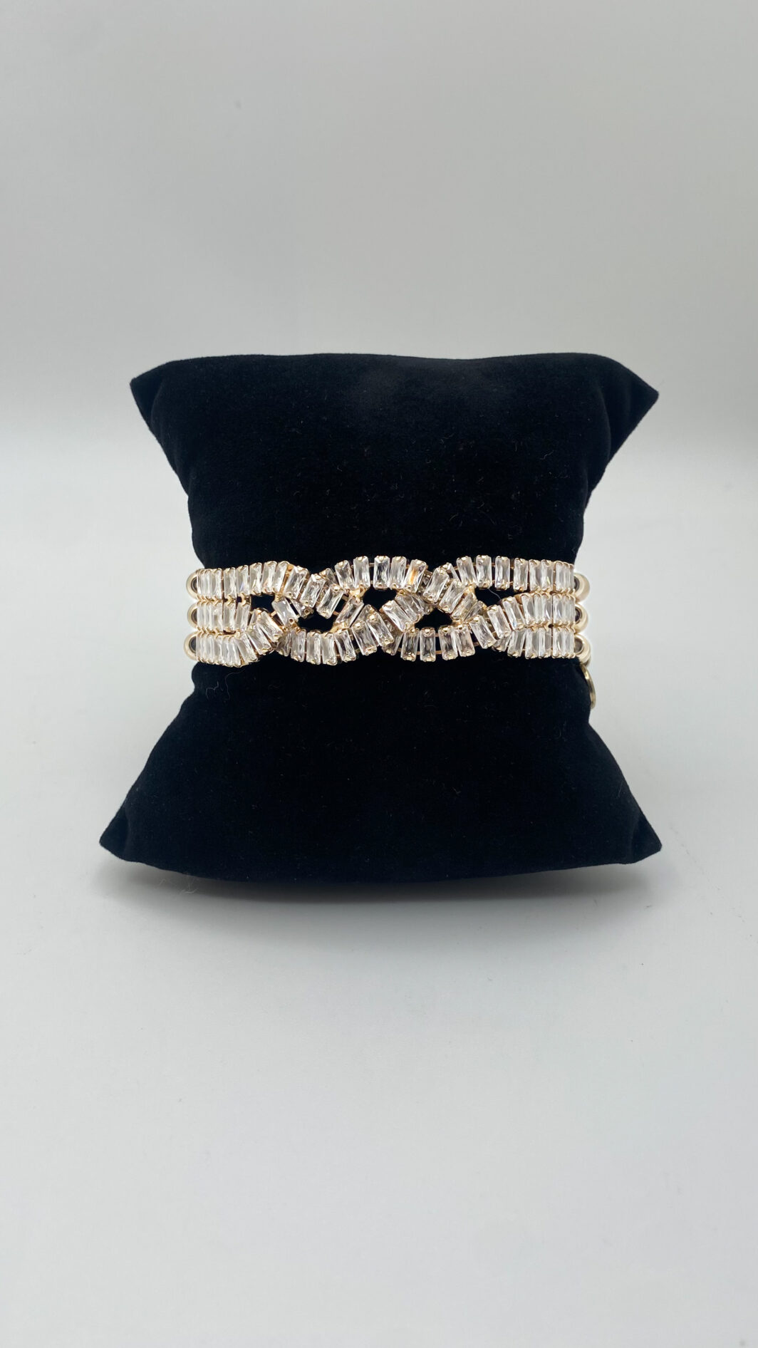 “SODINI”. COLLEZIONE “COMETA”. L’ELEGANZA DELLA LUCE. STRAORDINARIA DEMIPARURE IN METALLO GOLDTONE E SCINTILLANTI CRISTALLI DIAMOND-LIKE. ANNO 2023. - immagine 18