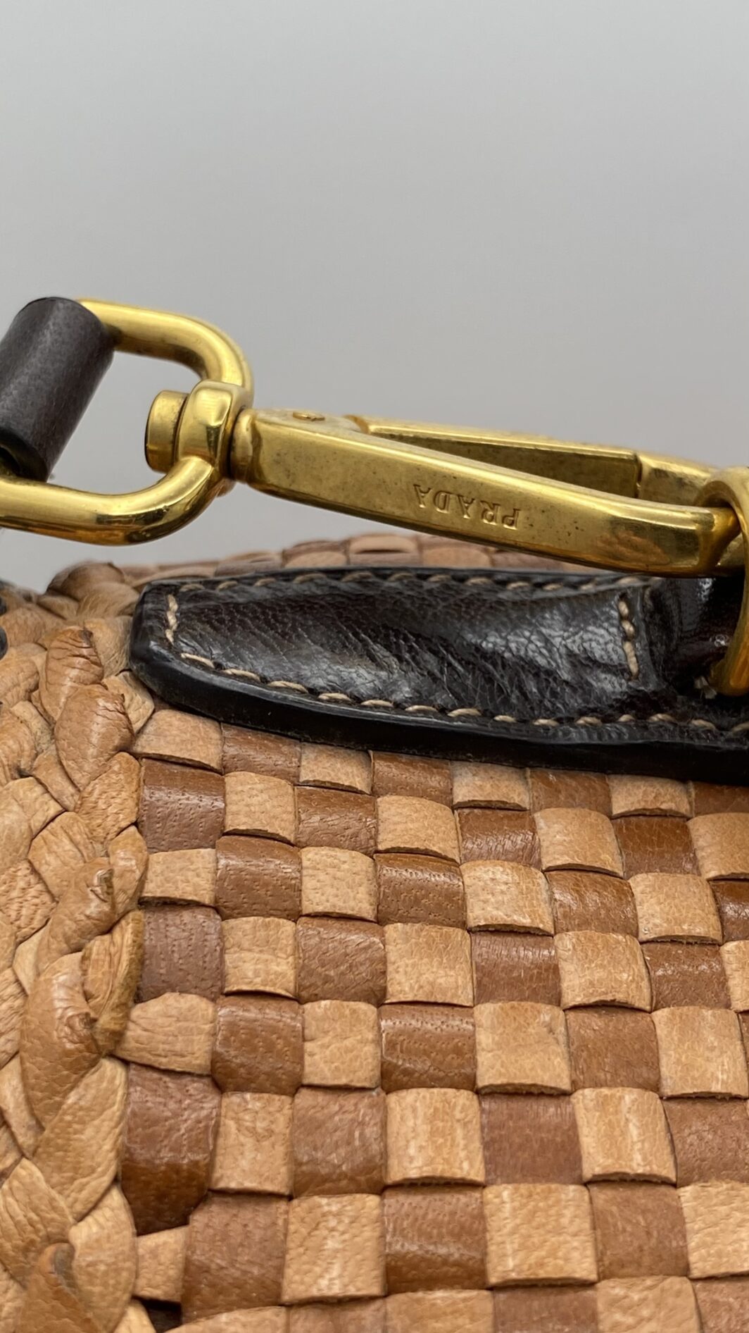PRADA “MADRAS” VINTAGE – L’ELEGANZA SENZA TEMPO DELL’INTRECCIO ARTIGIANALE - immagine 27