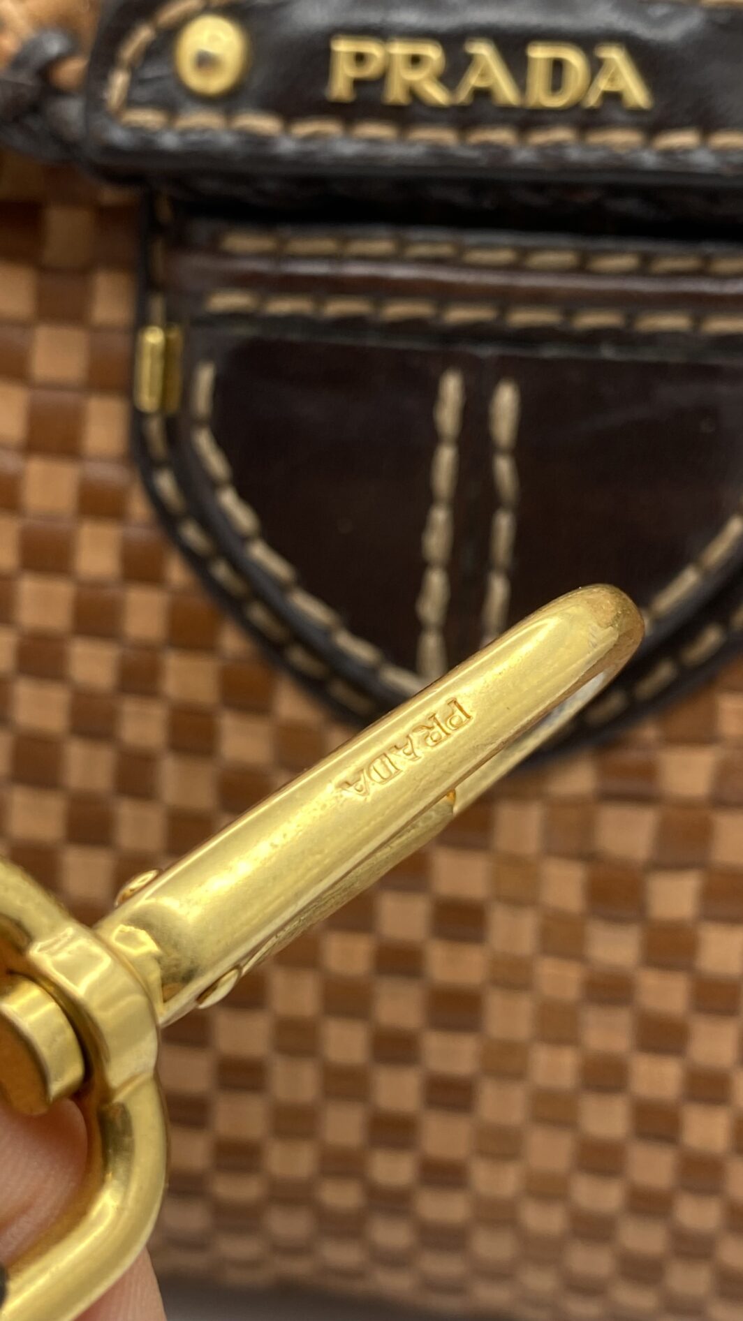 PRADA “MADRAS” VINTAGE – L’ELEGANZA SENZA TEMPO DELL’INTRECCIO ARTIGIANALE - immagine 26