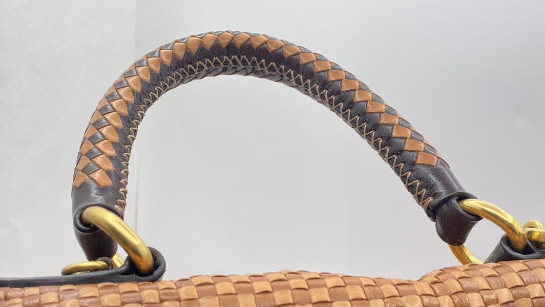 PRADA “MADRAS” VINTAGE – L’ELEGANZA SENZA TEMPO DELL’INTRECCIO ARTIGIANALE - immagine 22