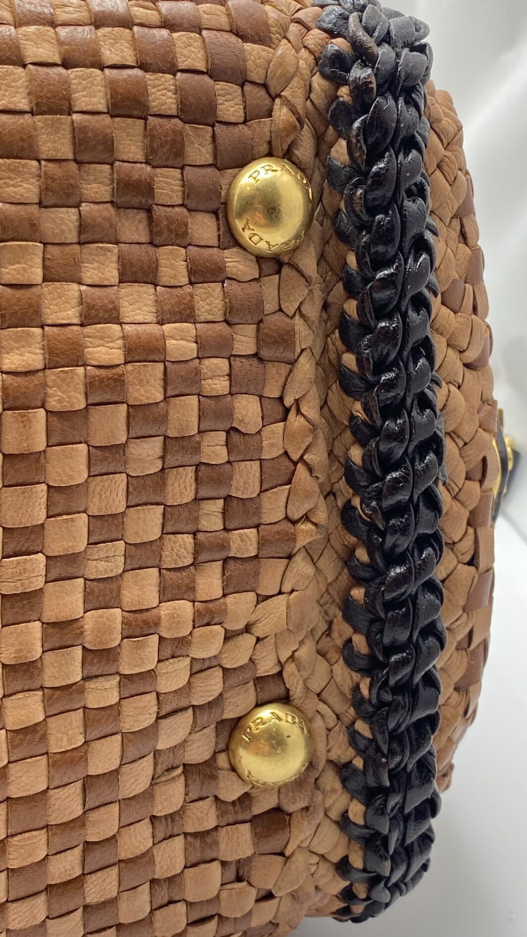 PRADA “MADRAS” VINTAGE – L’ELEGANZA SENZA TEMPO DELL’INTRECCIO ARTIGIANALE - immagine 19