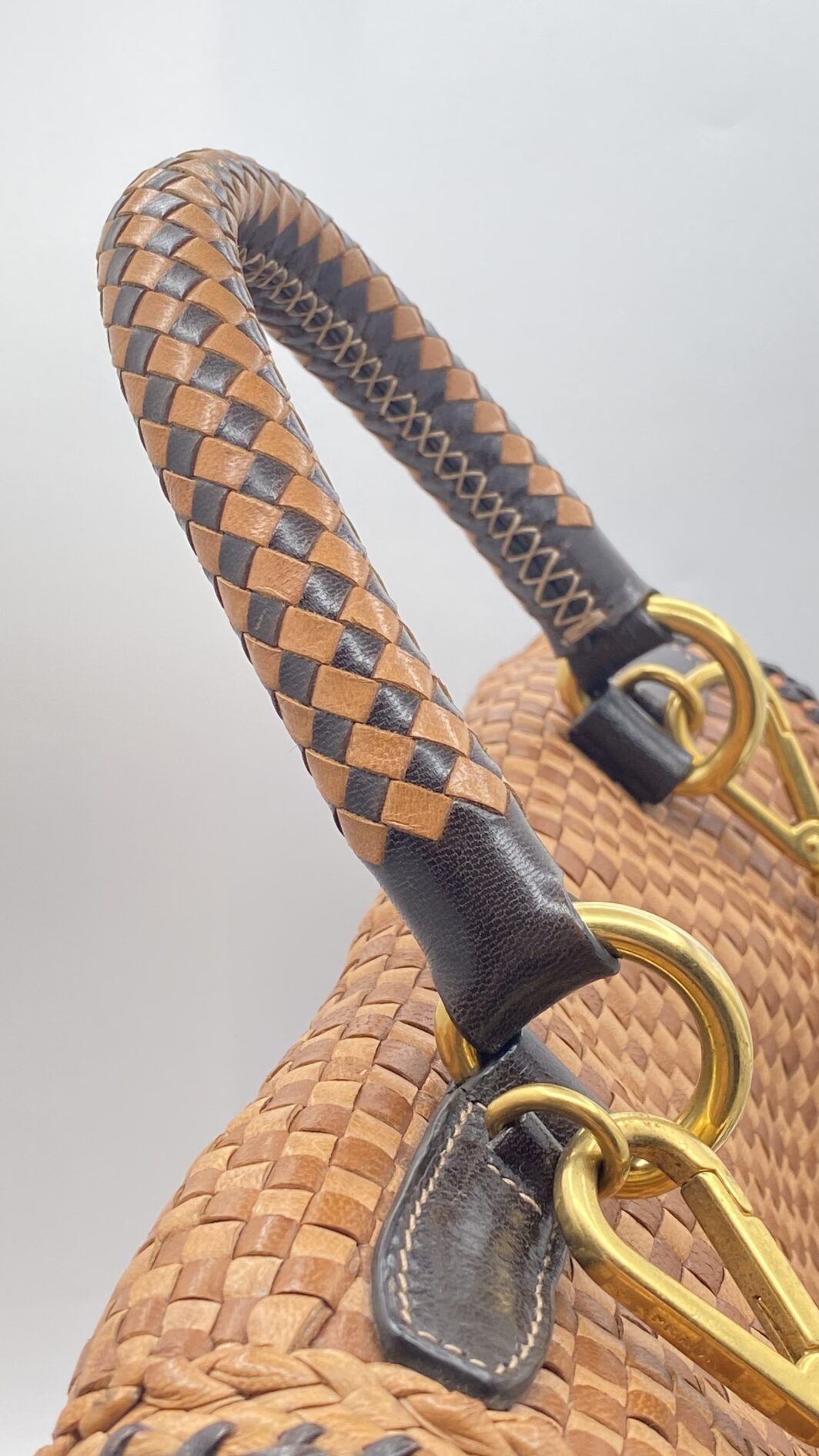 PRADA “MADRAS” VINTAGE – L’ELEGANZA SENZA TEMPO DELL’INTRECCIO ARTIGIANALE - immagine 14