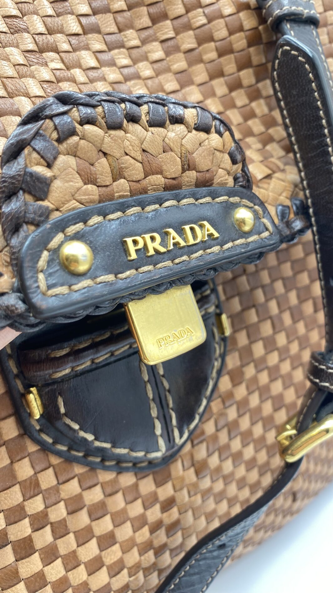 PRADA “MADRAS” VINTAGE – L’ELEGANZA SENZA TEMPO DELL’INTRECCIO ARTIGIANALE - immagine 13