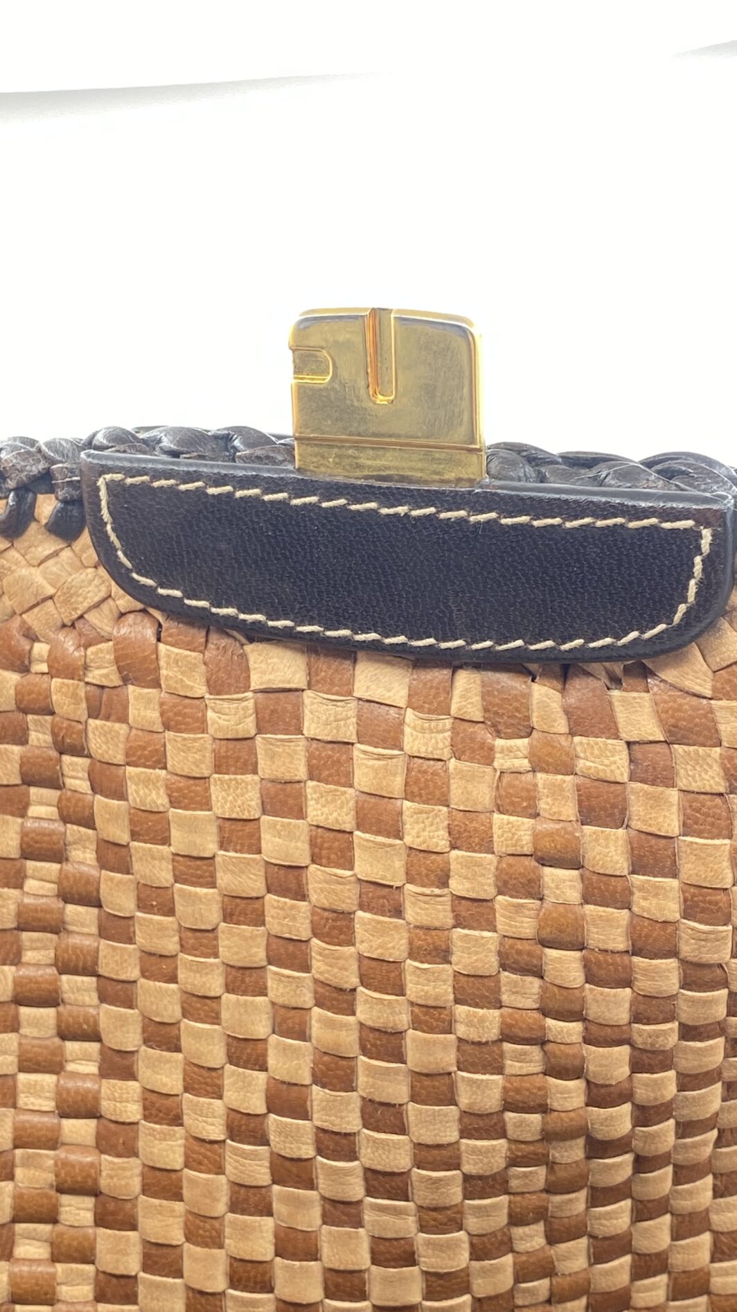 PRADA “MADRAS” VINTAGE – L’ELEGANZA SENZA TEMPO DELL’INTRECCIO ARTIGIANALE - immagine 10