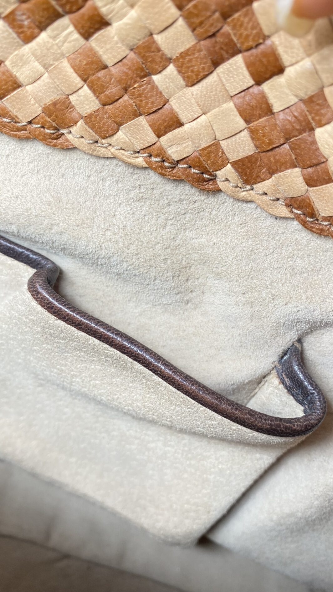 PRADA “MADRAS” VINTAGE – L’ELEGANZA SENZA TEMPO DELL’INTRECCIO ARTIGIANALE - immagine 3