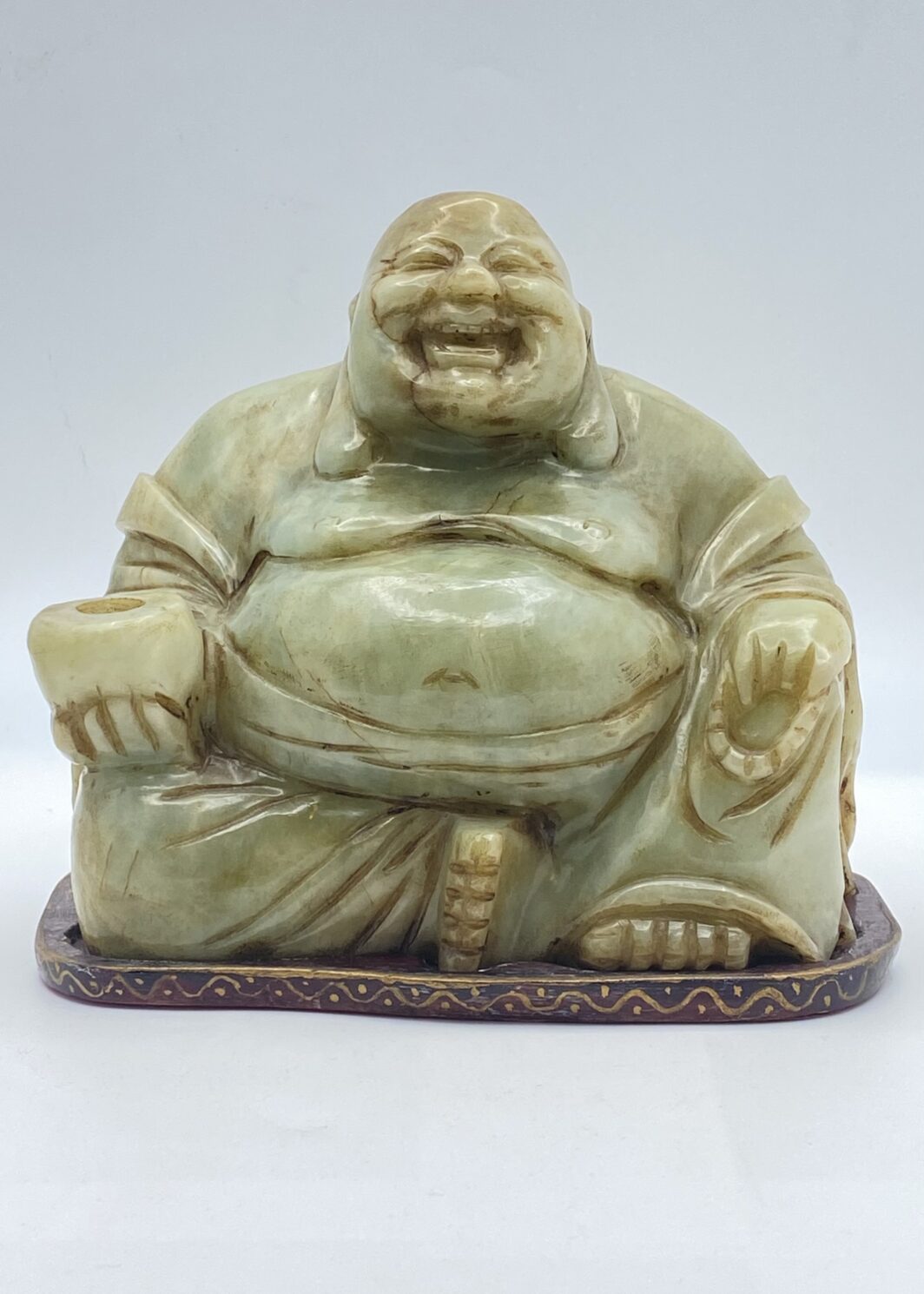 BUDDHA IN GIADA CON BASE IN LEGNO DI SANDALO. PRIMA METÀ DEL XX SECOLO
