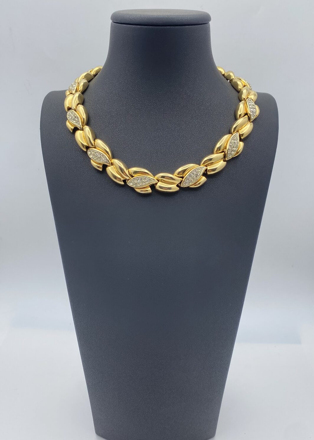 MERAVIGLIOSO COLLIER UNSIGNED, BULGARI LIKE. BIGIOTTERIA AMERICANA VINTAGE ANNI ‘80.