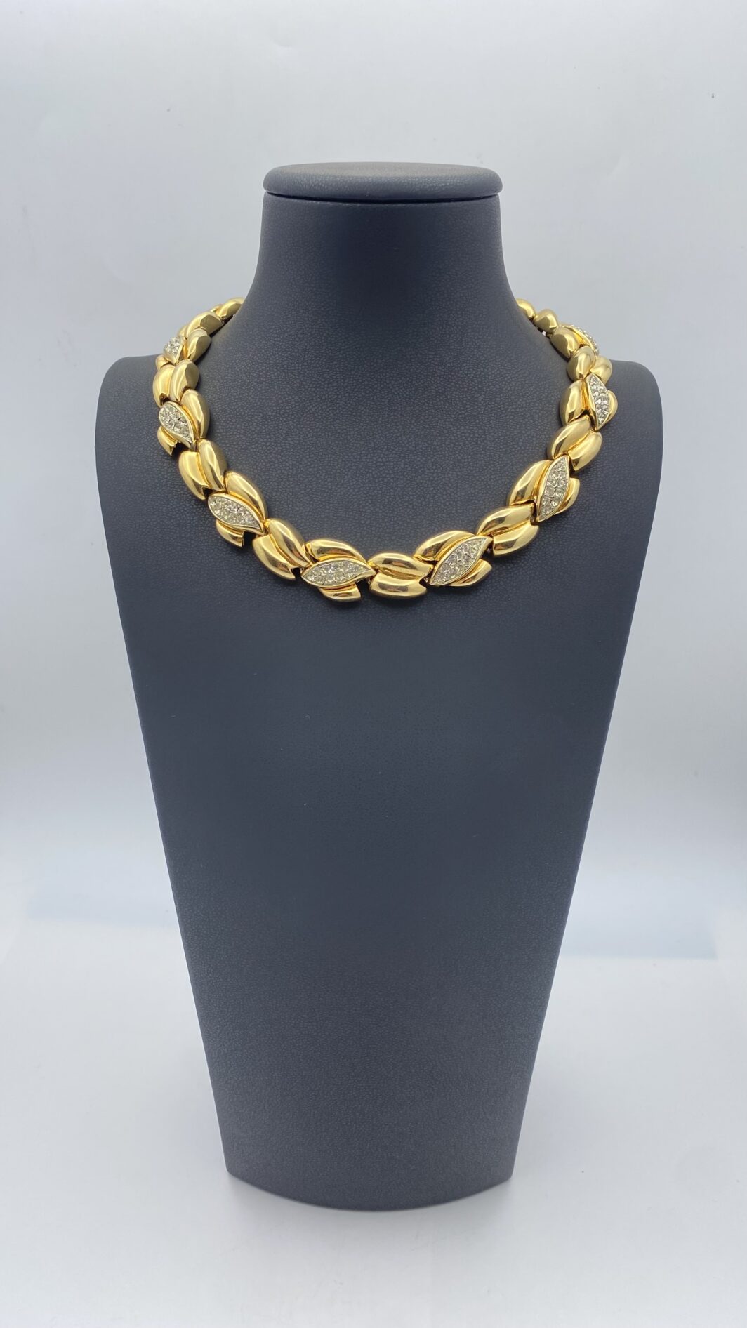 MERAVIGLIOSO COLLIER UNSIGNED, BULGARI LIKE. BIGIOTTERIA AMERICANA VINTAGE ANNI ‘80.