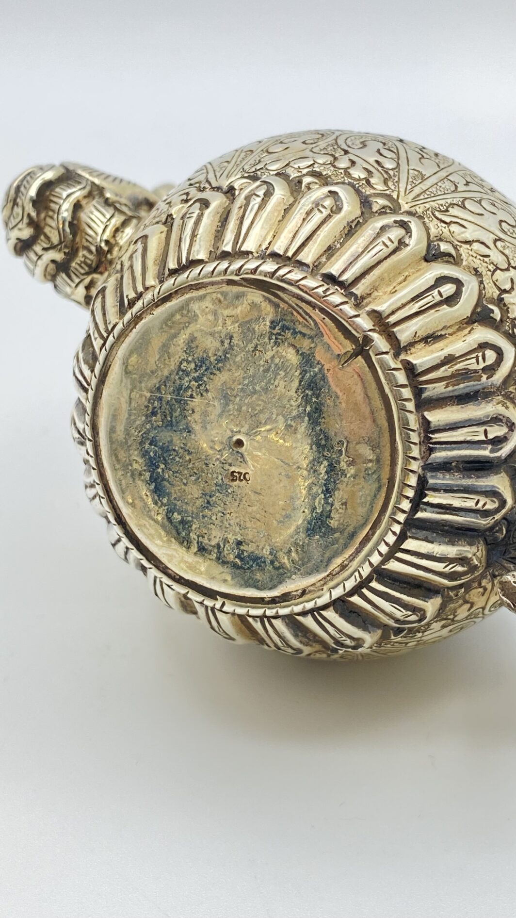 ÉGOÏSTE IN ARGENTO, CINA XIX SECOLO.  RAFFINATA TEIERA IN MINIATURA DI ARTE ORIENTALE. - immagine 6