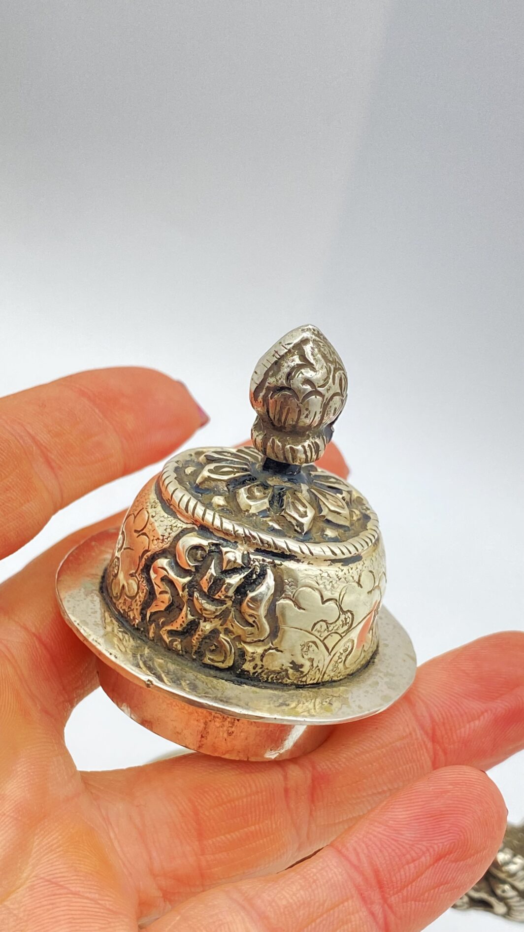 ÉGOÏSTE IN ARGENTO, CINA XIX SECOLO.  RAFFINATA TEIERA IN MINIATURA DI ARTE ORIENTALE. - immagine 8