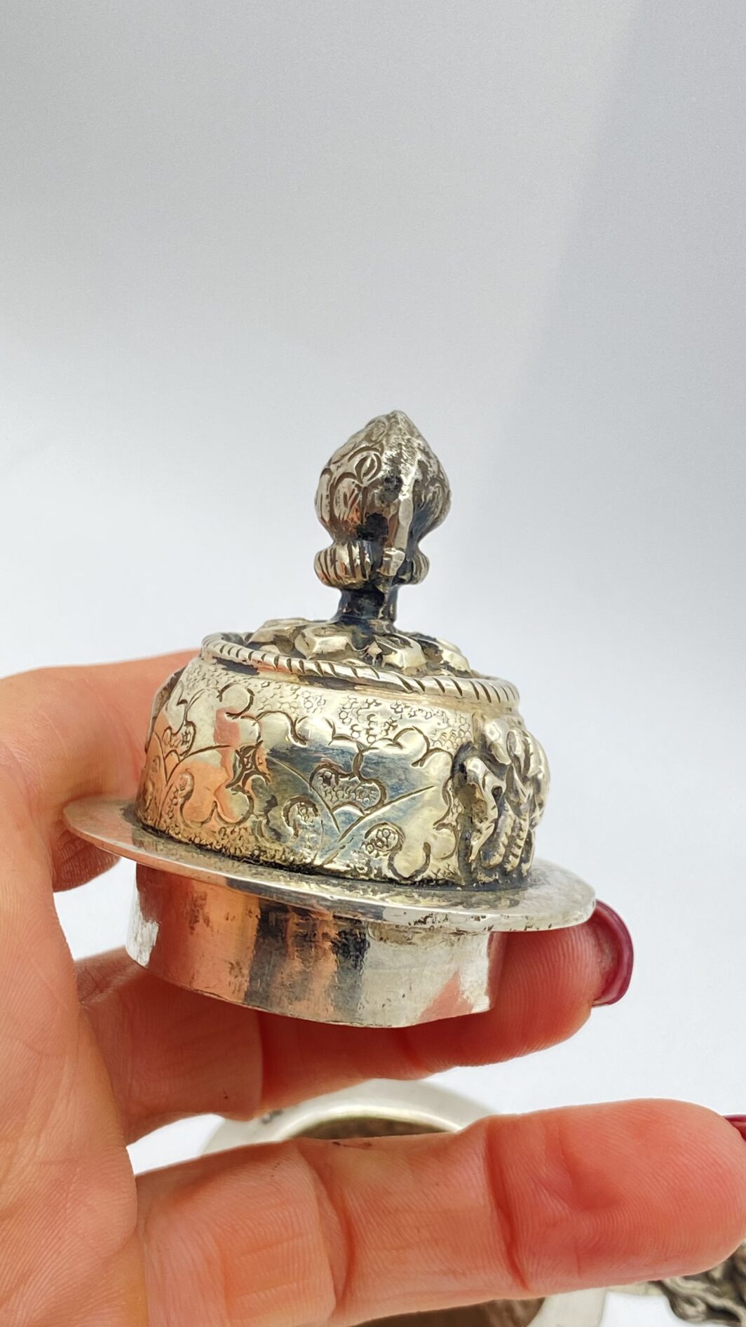 ÉGOÏSTE IN ARGENTO, CINA XIX SECOLO.  RAFFINATA TEIERA IN MINIATURA DI ARTE ORIENTALE. - immagine 9