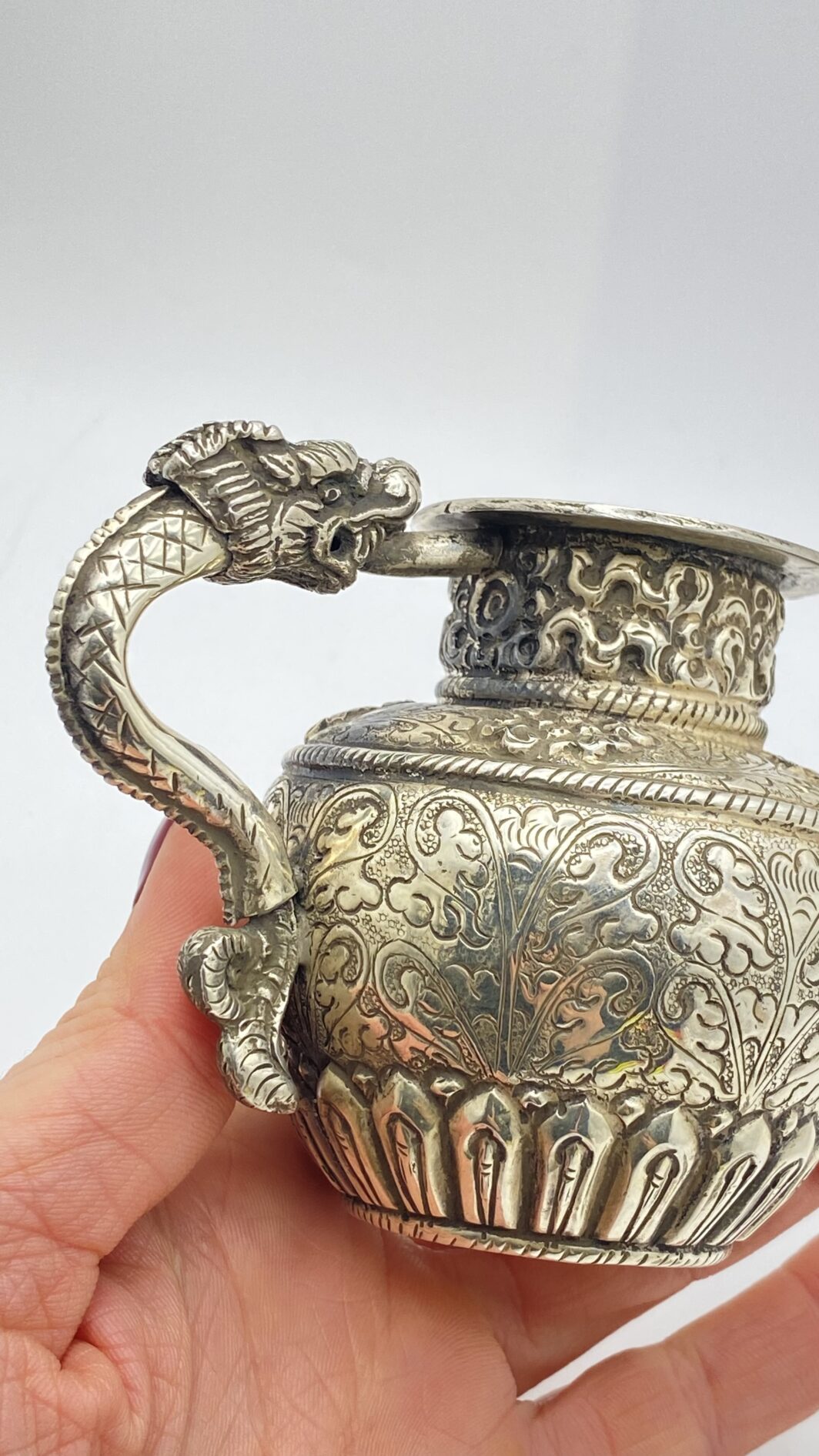 ÉGOÏSTE IN ARGENTO, CINA XIX SECOLO.  RAFFINATA TEIERA IN MINIATURA DI ARTE ORIENTALE. - immagine 13