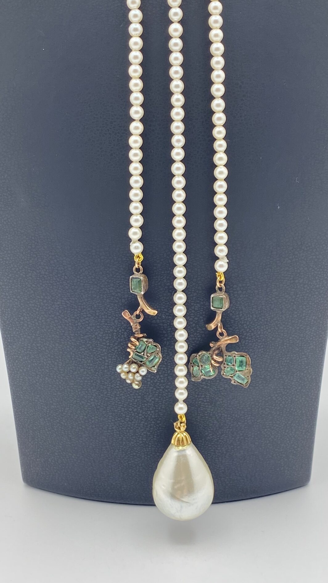 ELEGANZA E LEGGIADRIA DELL’ ART NOUVEAU: IL VOLO DI UNA RONDINE E L’ABBONDANZA DEI TRALCI D’UVA IN SMERALDI, PERLE E ORO. - immagine 3