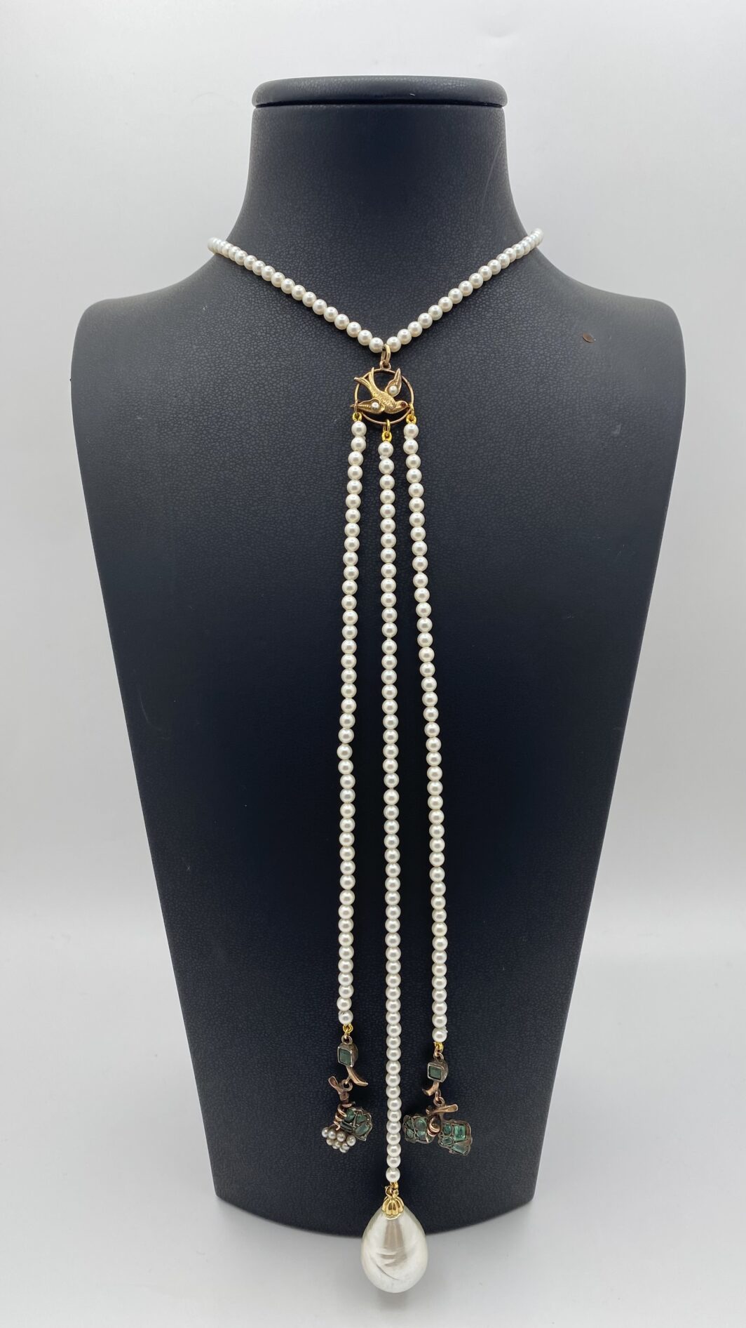 ELEGANZA E LEGGIADRIA DELL’ ART NOUVEAU: IL VOLO DI UNA RONDINE E L’ABBONDANZA DEI TRALCI D’UVA IN SMERALDI, PERLE E ORO. - immagine 6