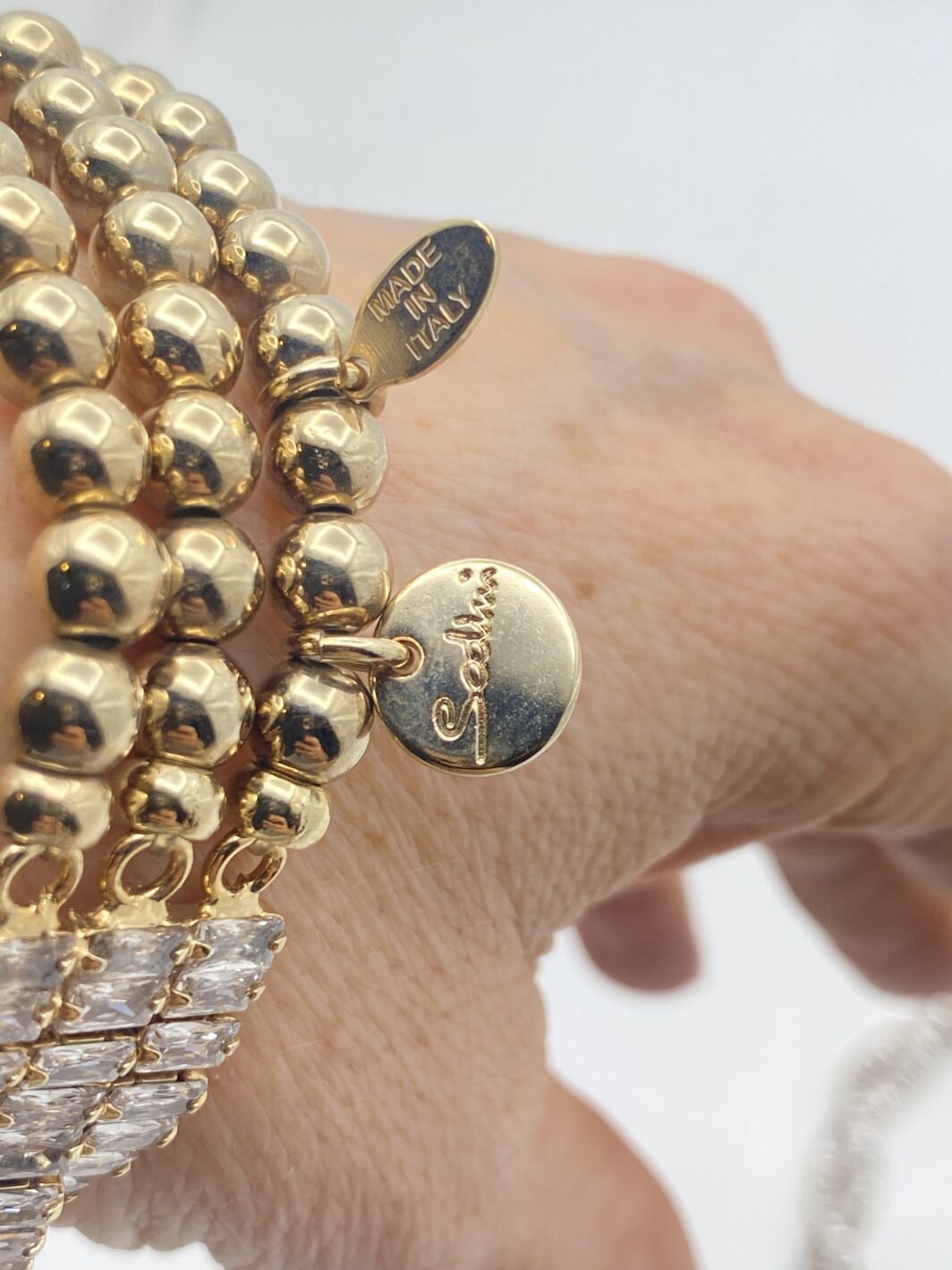 “SODINI”. COLLEZIONE “COMETA”. L’ELEGANZA DELLA LUCE. STRAORDINARIA DEMIPARURE IN METALLO GOLDTONE E SCINTILLANTI CRISTALLI DIAMOND-LIKE. ANNO 2023. - immagine 5