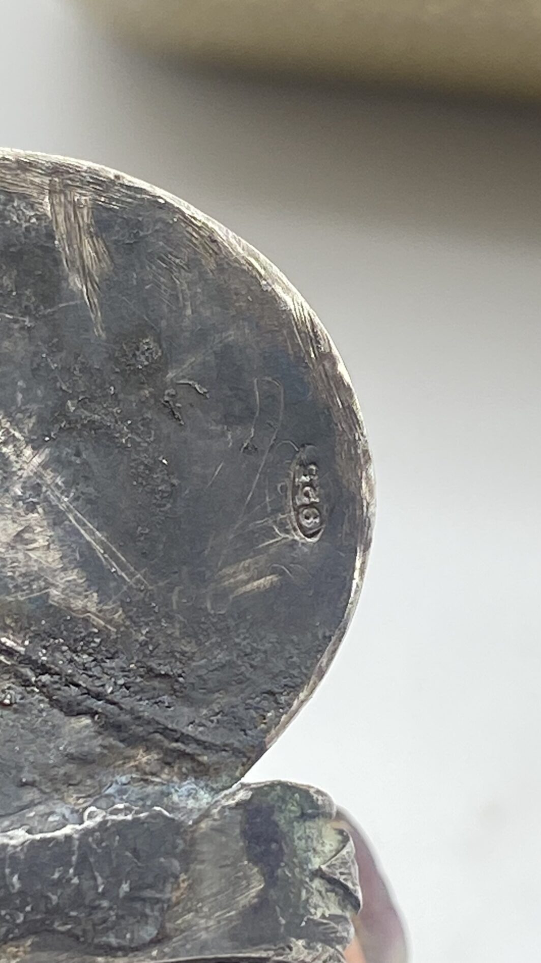 STRAORDINARIA COLLANA ART DECO, IN ARGENTO 925, CON PENDENTE A FORMA DI CORONA ORNATA DI TURCHESI E MICROPERLE, CARATTERIZZATO DA CRISTALLO SCOLPITO CON LA RAFFIGURAZIONE DEL MITO DI “GIOVE E LEDA”. INIZI XX sec. - immagine 6