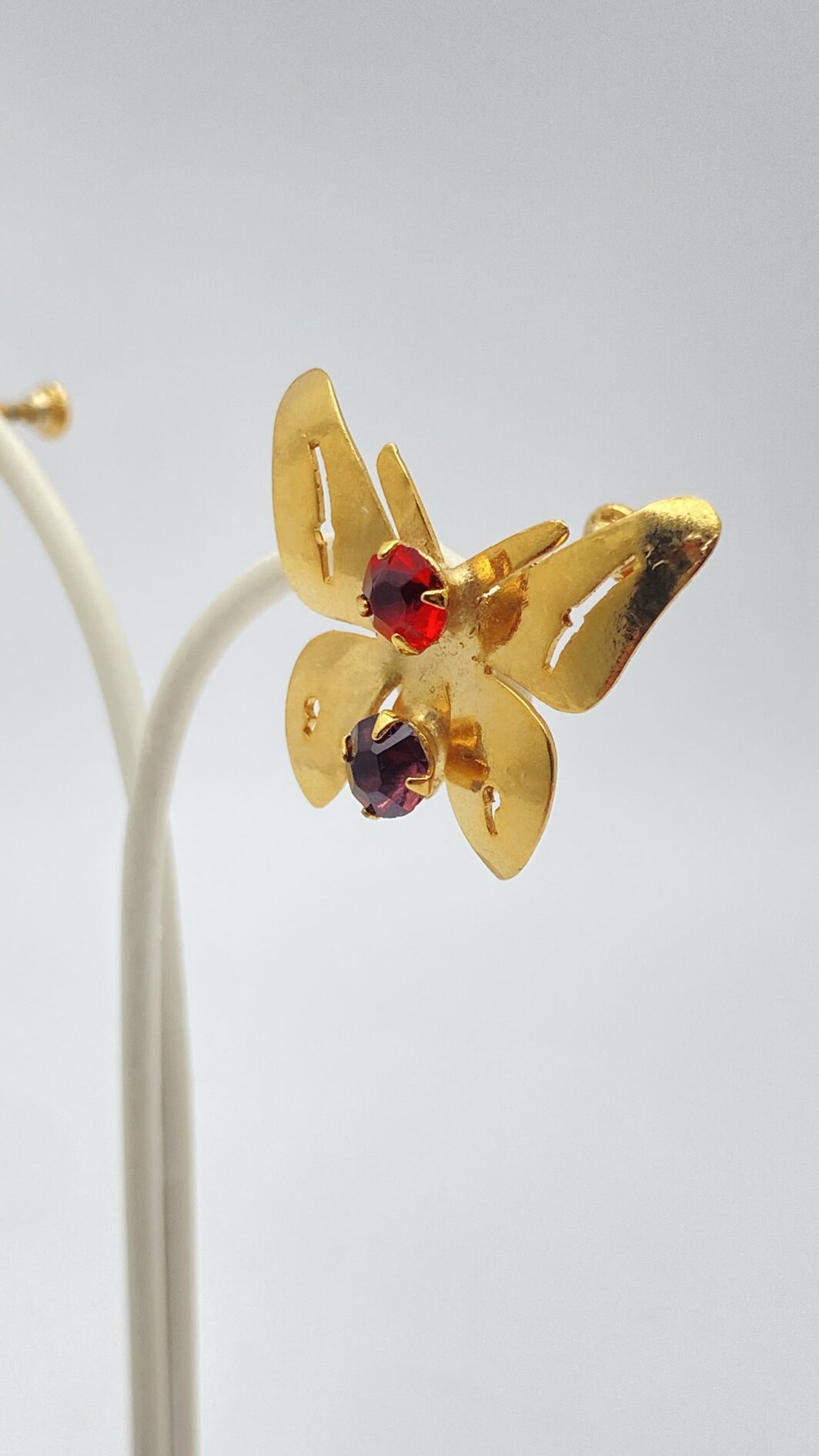 “CORO STERLING” FARFALLE DORATE IN ARGENTO: LEGGEREZZA, LUCE E STILE SENZA TEMPO. BIGIOTTERIA AMERICANA ANNI ‘40. - immagine 4